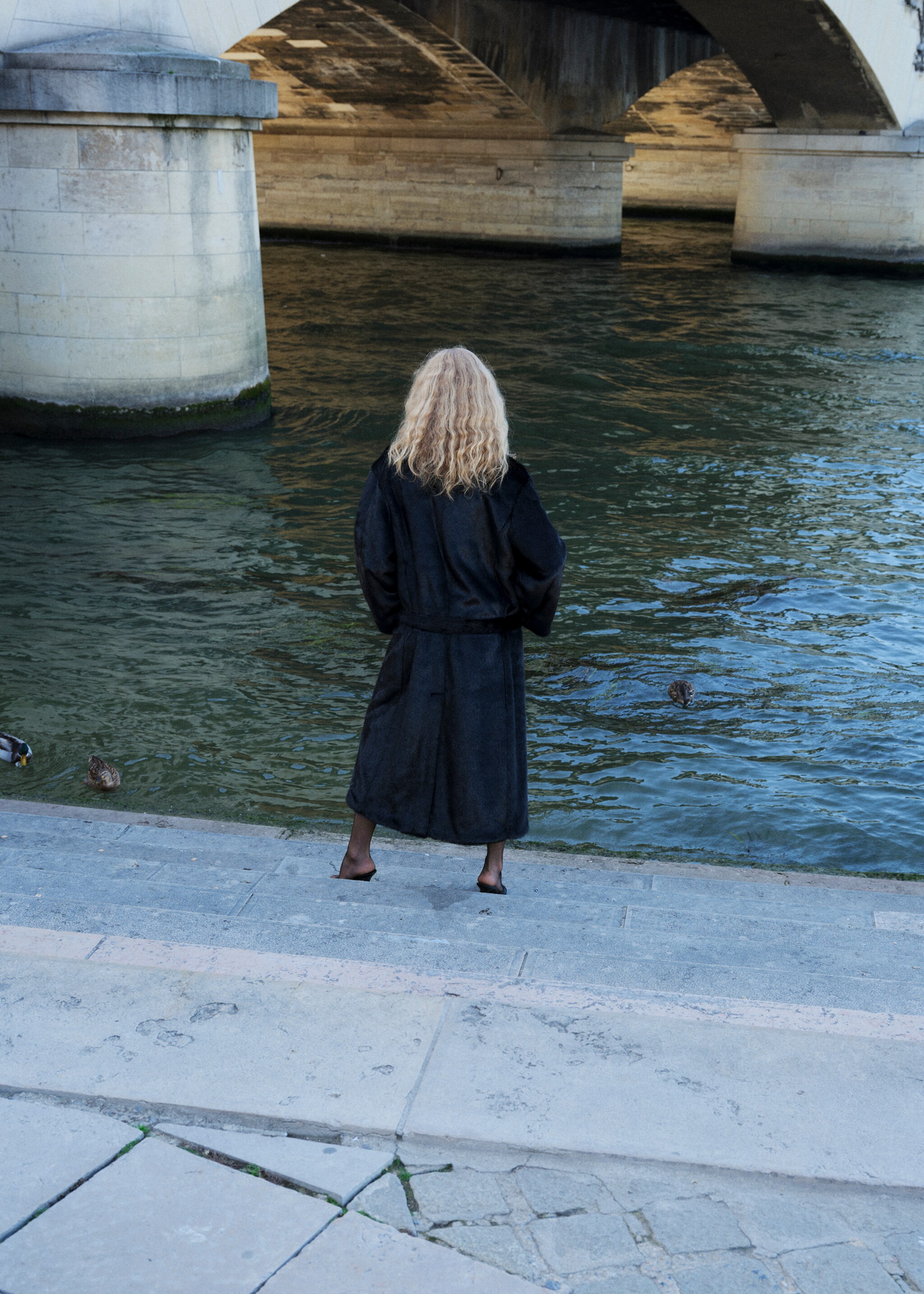 Fur-effect coat with belt - Reverse of the article, Black. Ref: 17048271-00.