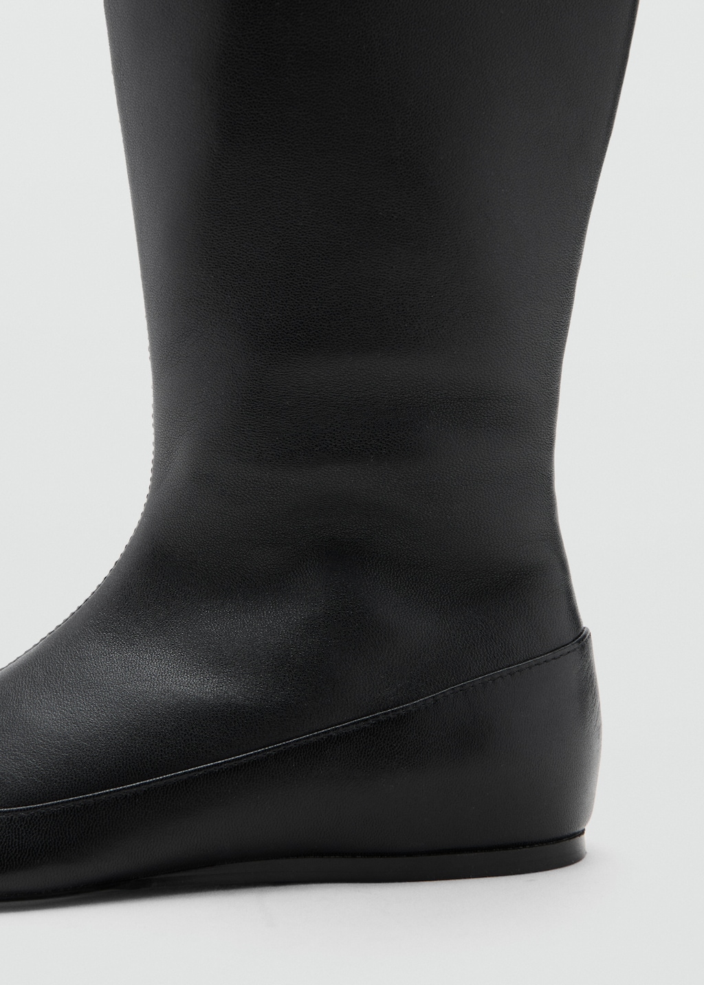 Leather boots with combined design