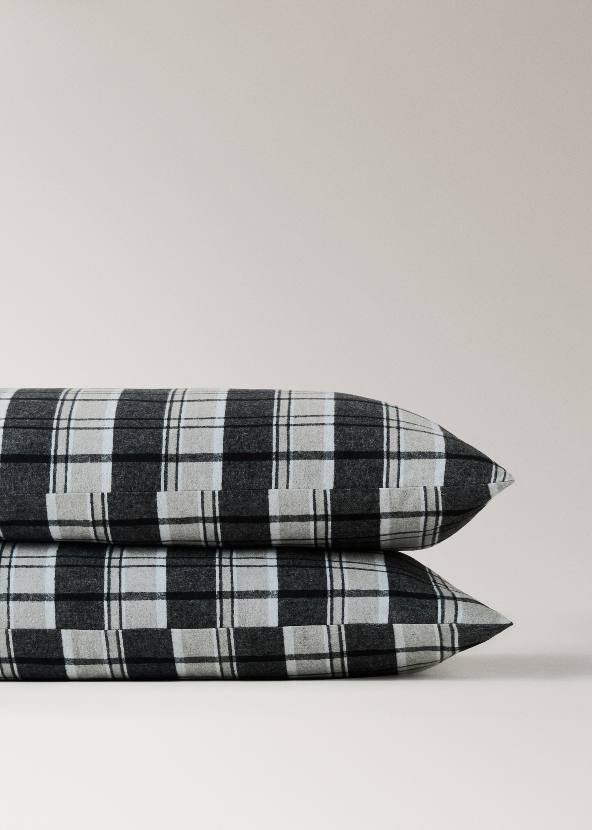 Cotton flannel pillowcase with melange threads and check print 50x75 cm - Details of the article 1, Grey. Ref: 17048276-00.
