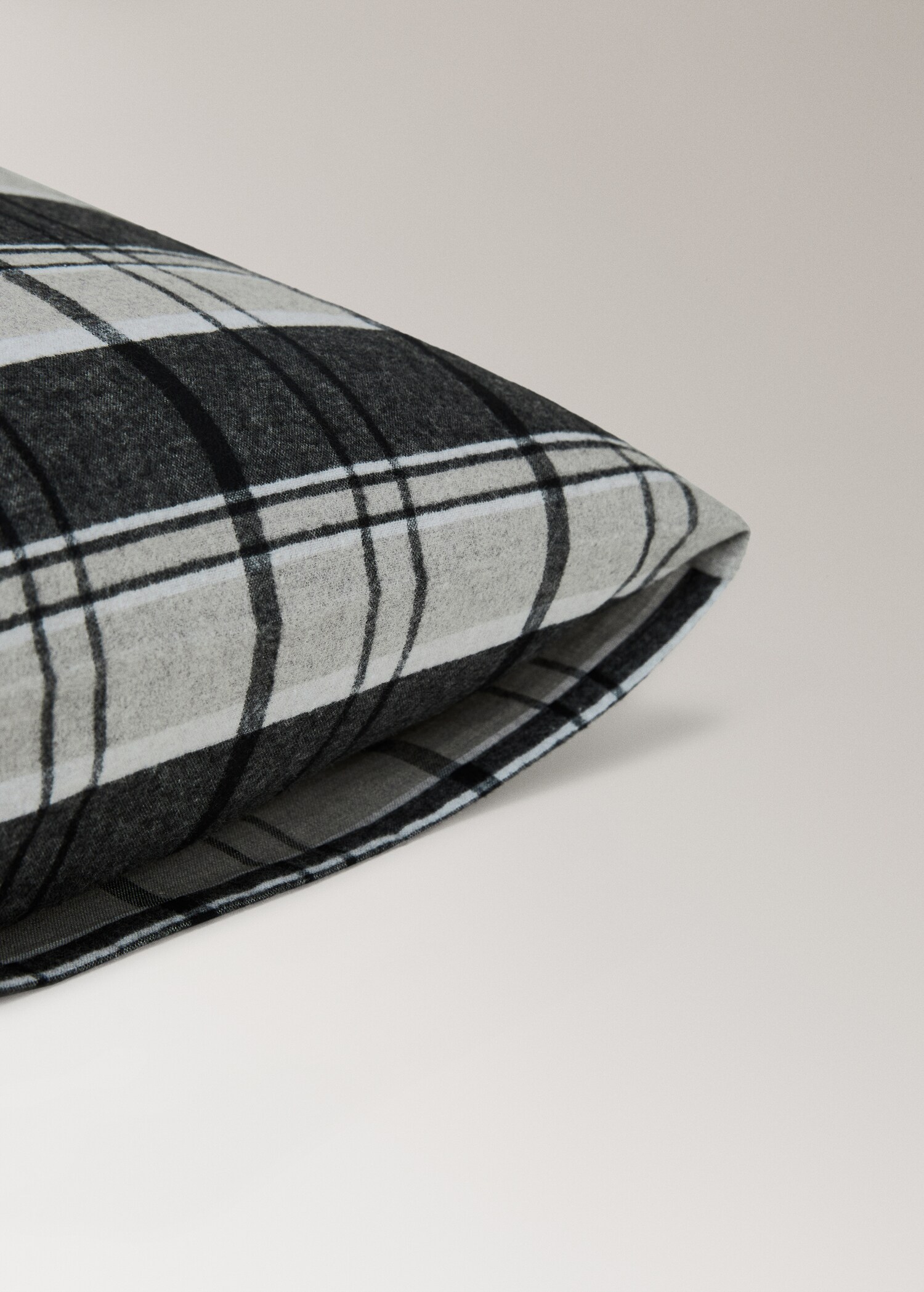 Flannel cotton melange-yarn pillowcase with check pattern 60x60 cm - Details of the article 2