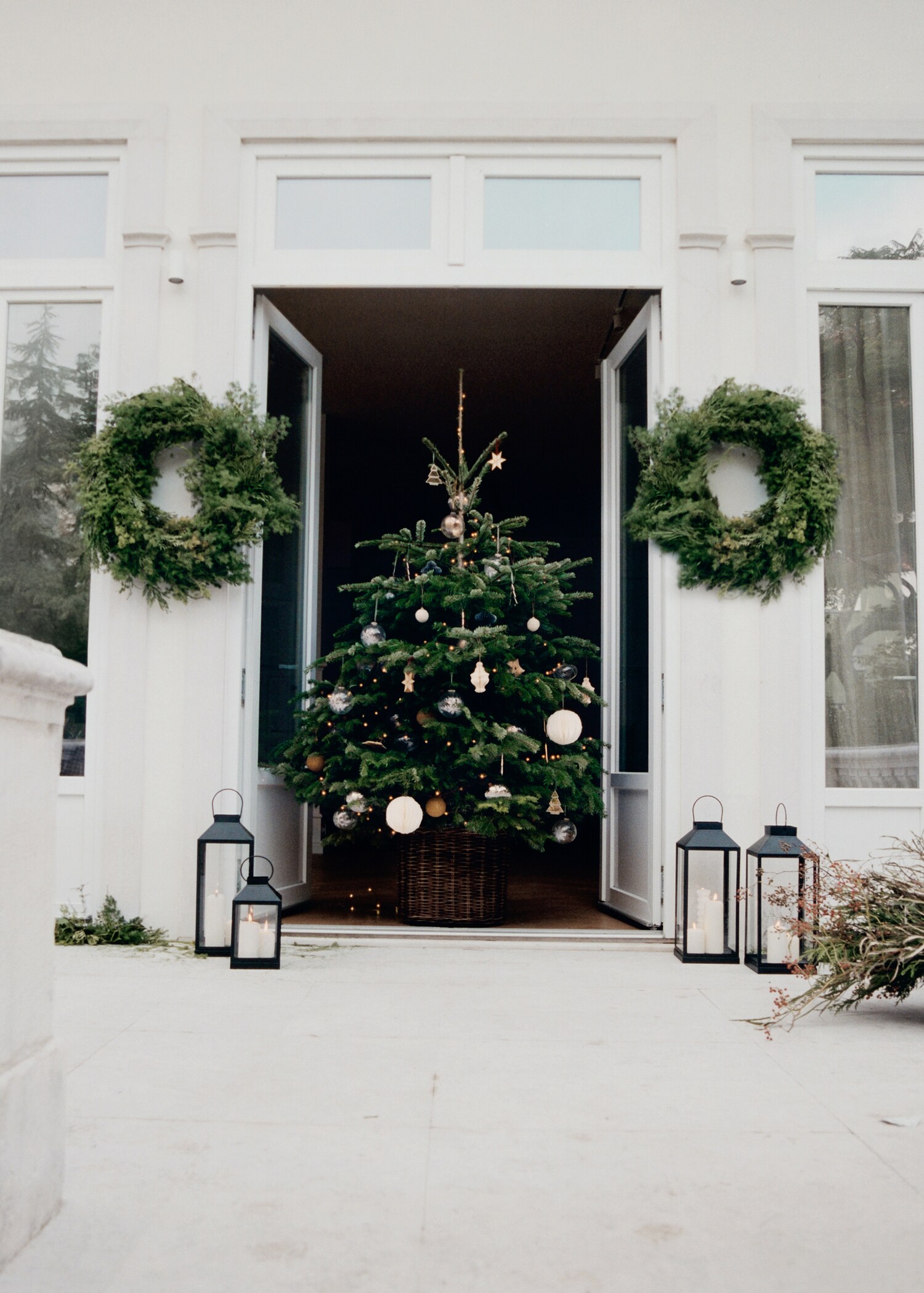 Large decorative candle holder - Details of the article 6