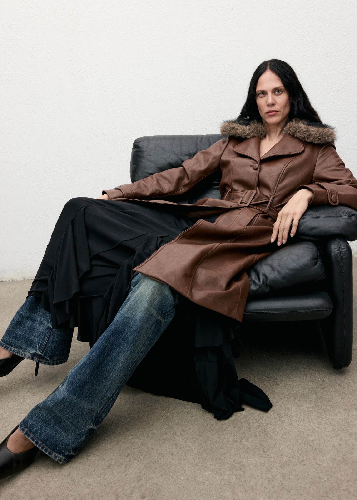 Faux leather effect coat with fur collar - Details of the article 2