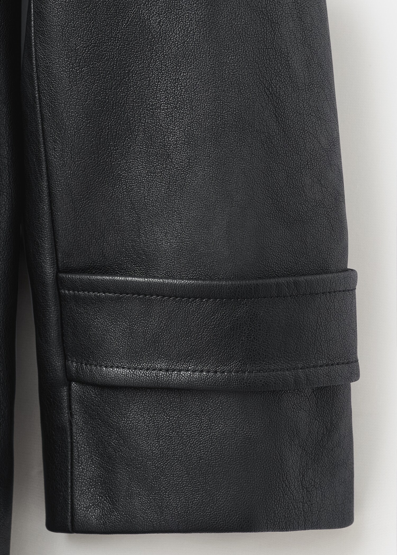 Faux leather effect coat with fur collar - Details of the article 0