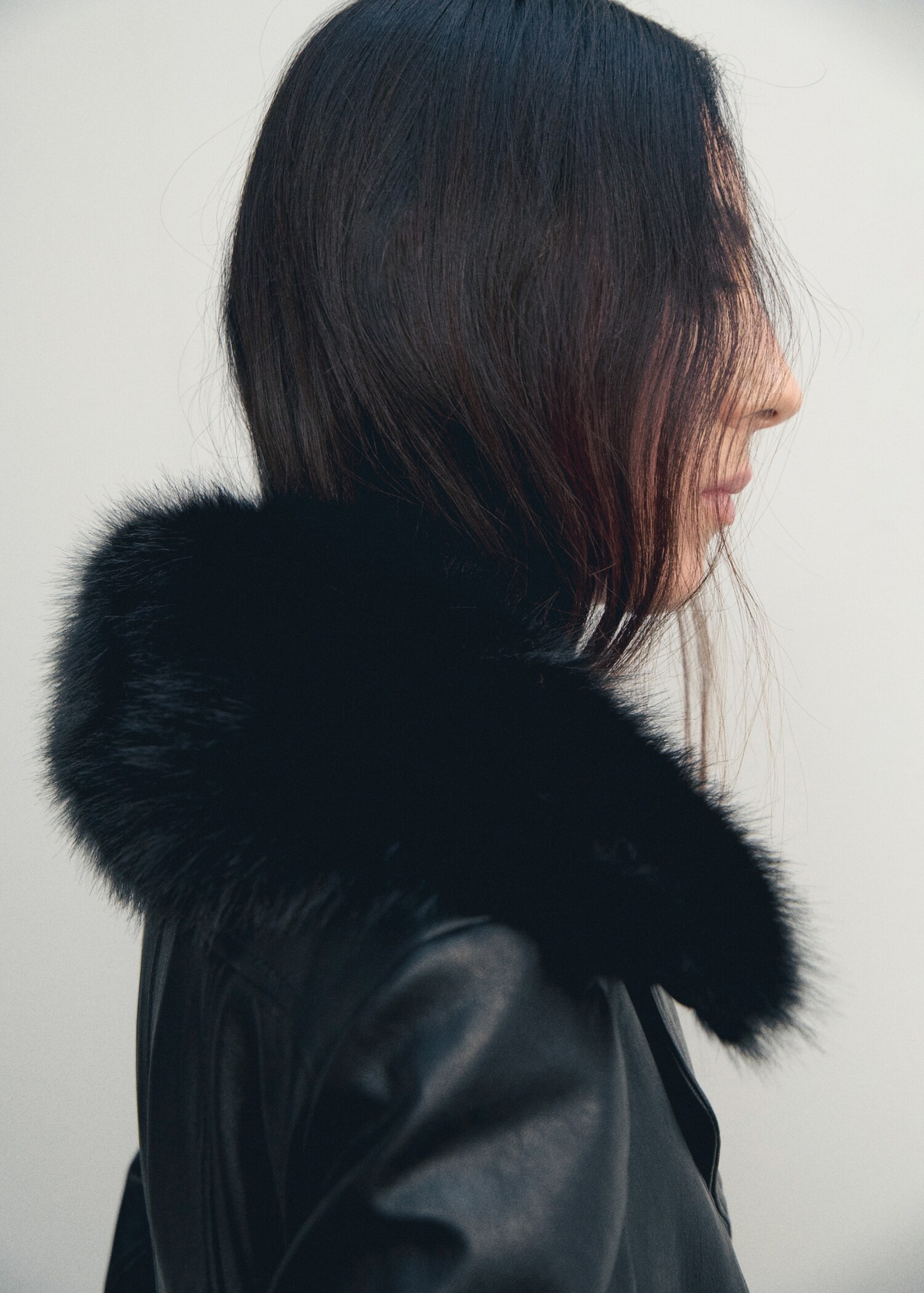 Faux leather effect coat with fur collar - Details of the article 1