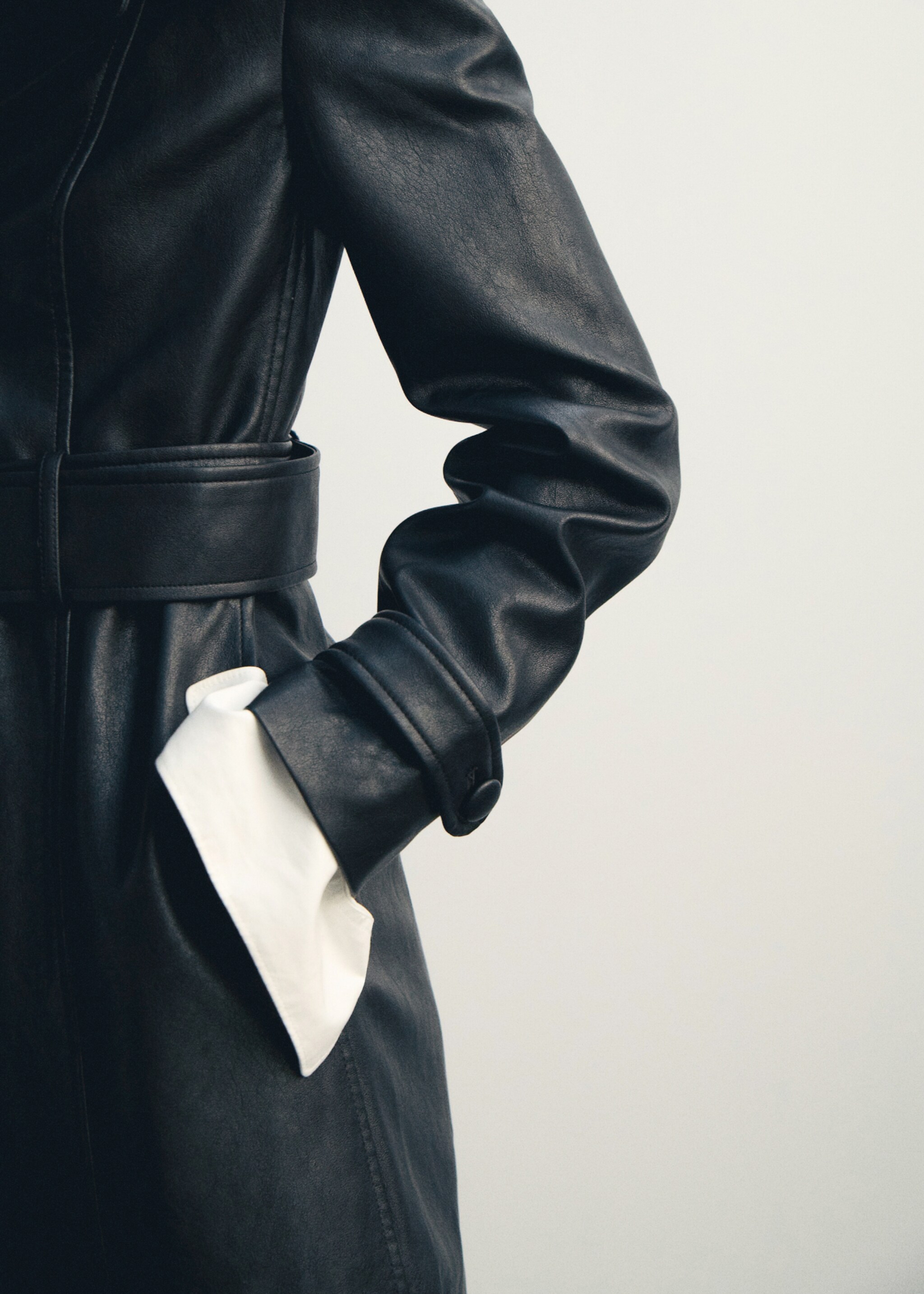 Faux leather effect coat with fur collar - Details of the article 6, Black. Ref: 17048282-00.