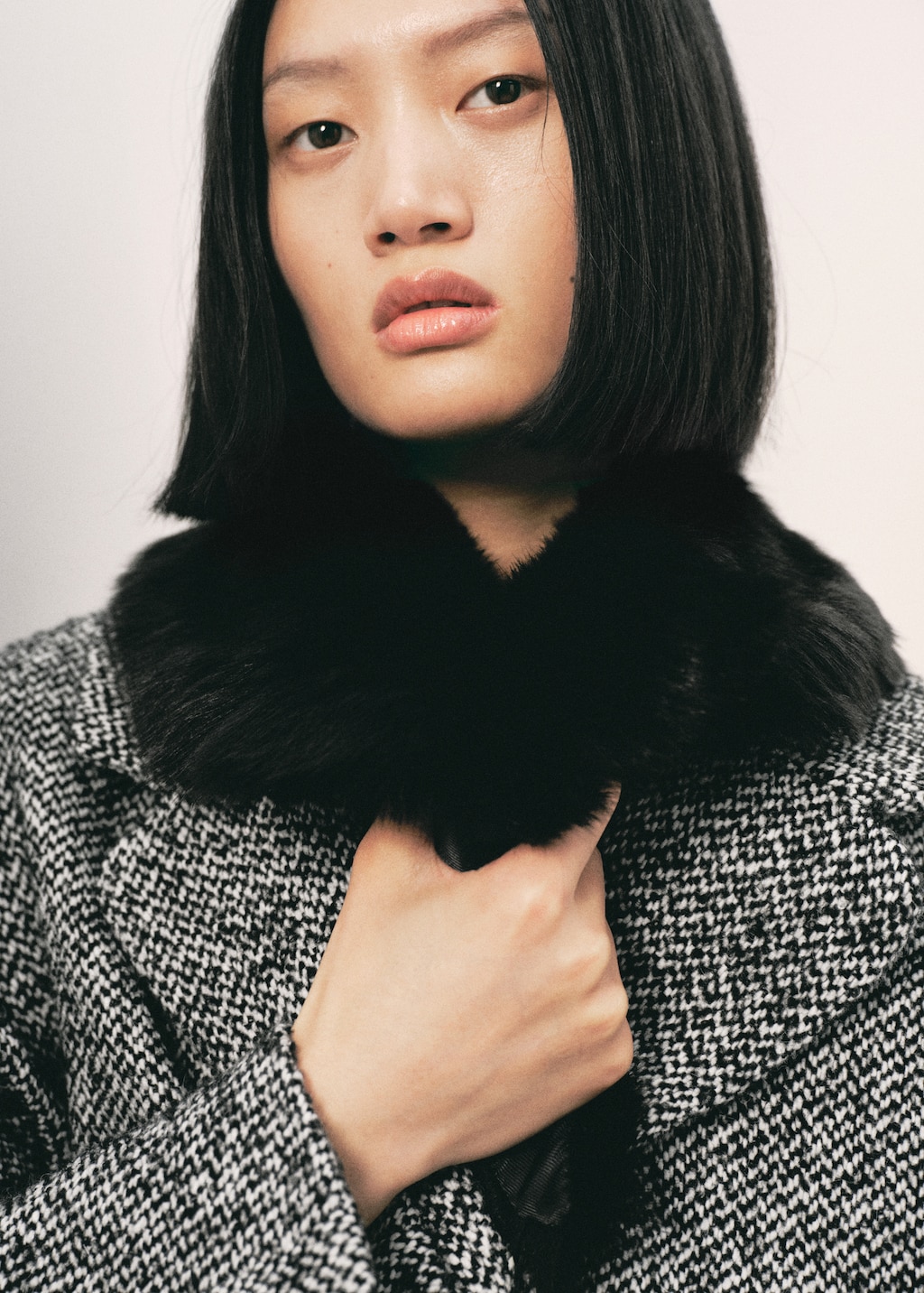 Mottled coat with fur collar