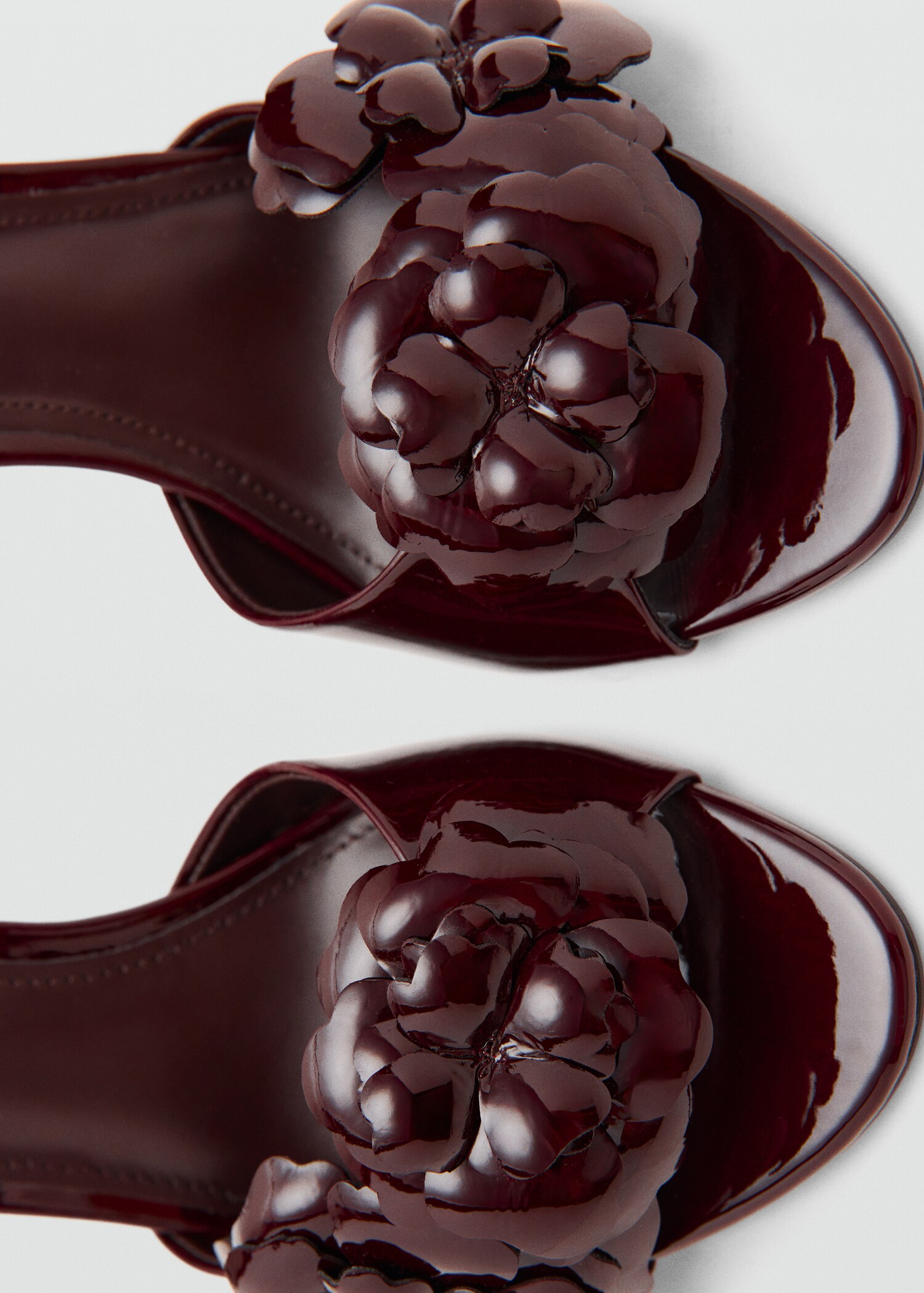 Patent leather floral heeled sandals - Details of the article 2
