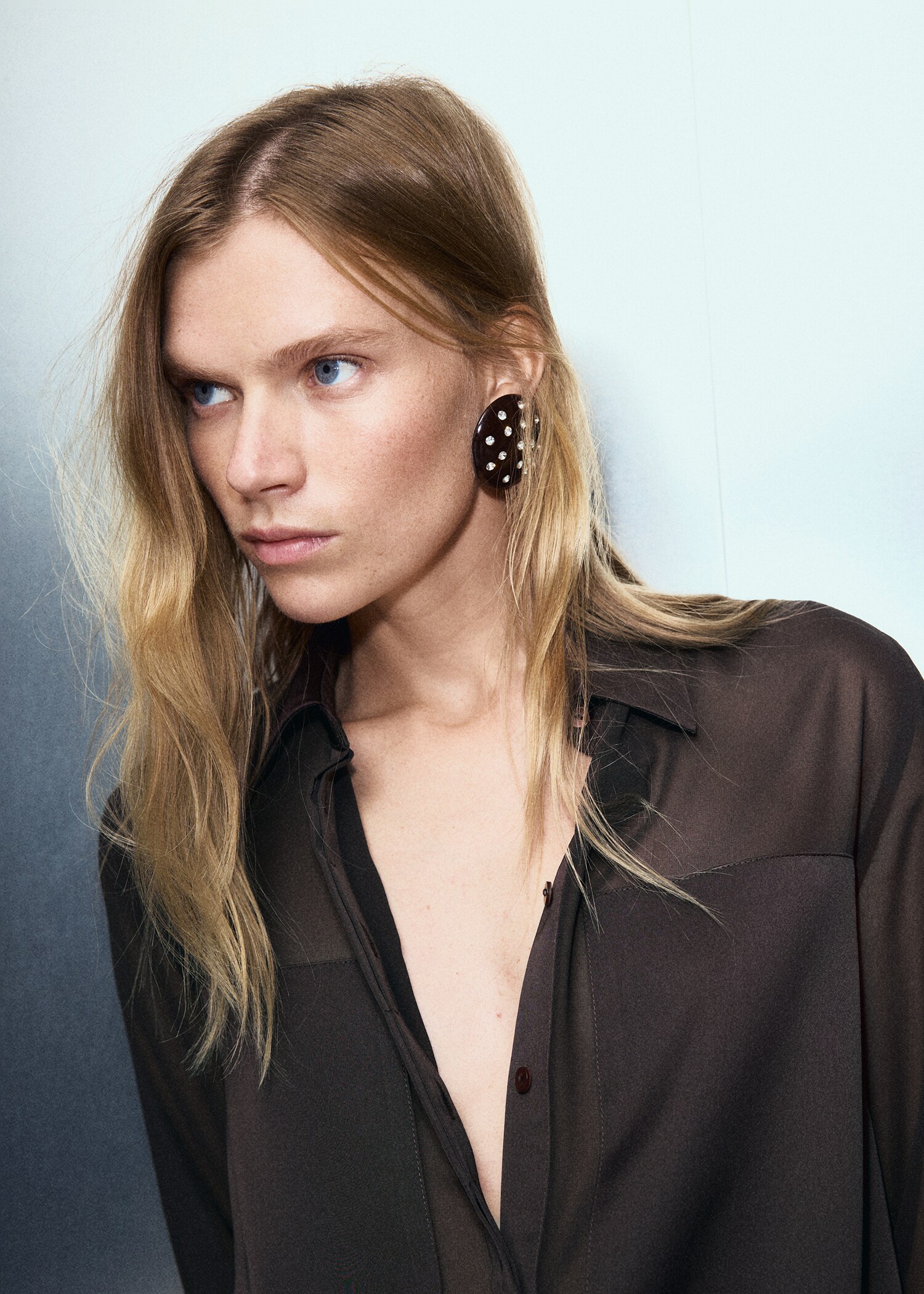 Halbtransparente Bluse mit Patches - Mittlere Ansicht
