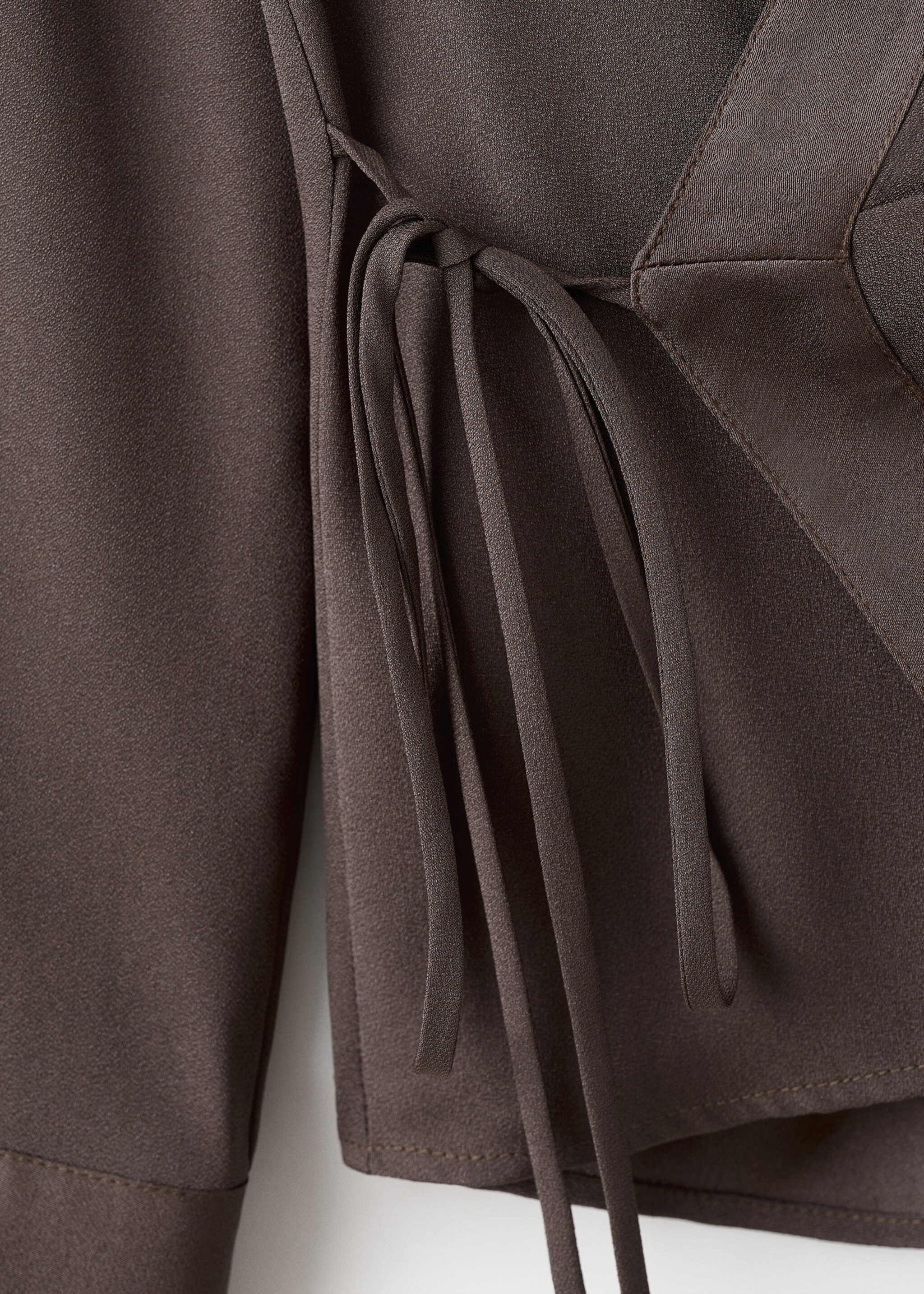 Camisa satinada cruzada - Detalle del artículo 0, Marrón medio. Ref: 17049105-00.