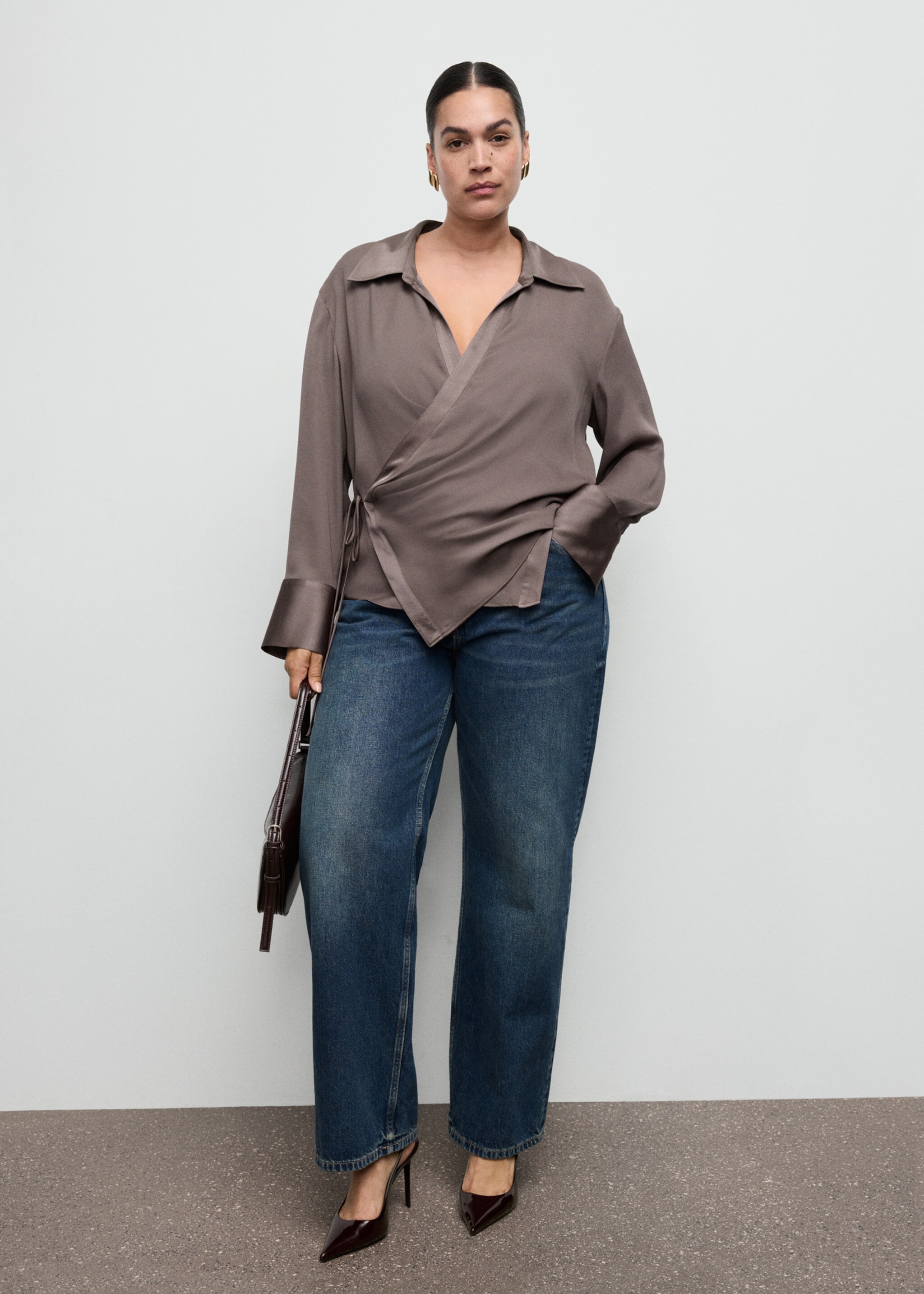 Cross-over satin blouse - Details of the article 3, Medium Brown. Ref: 17049105-00.