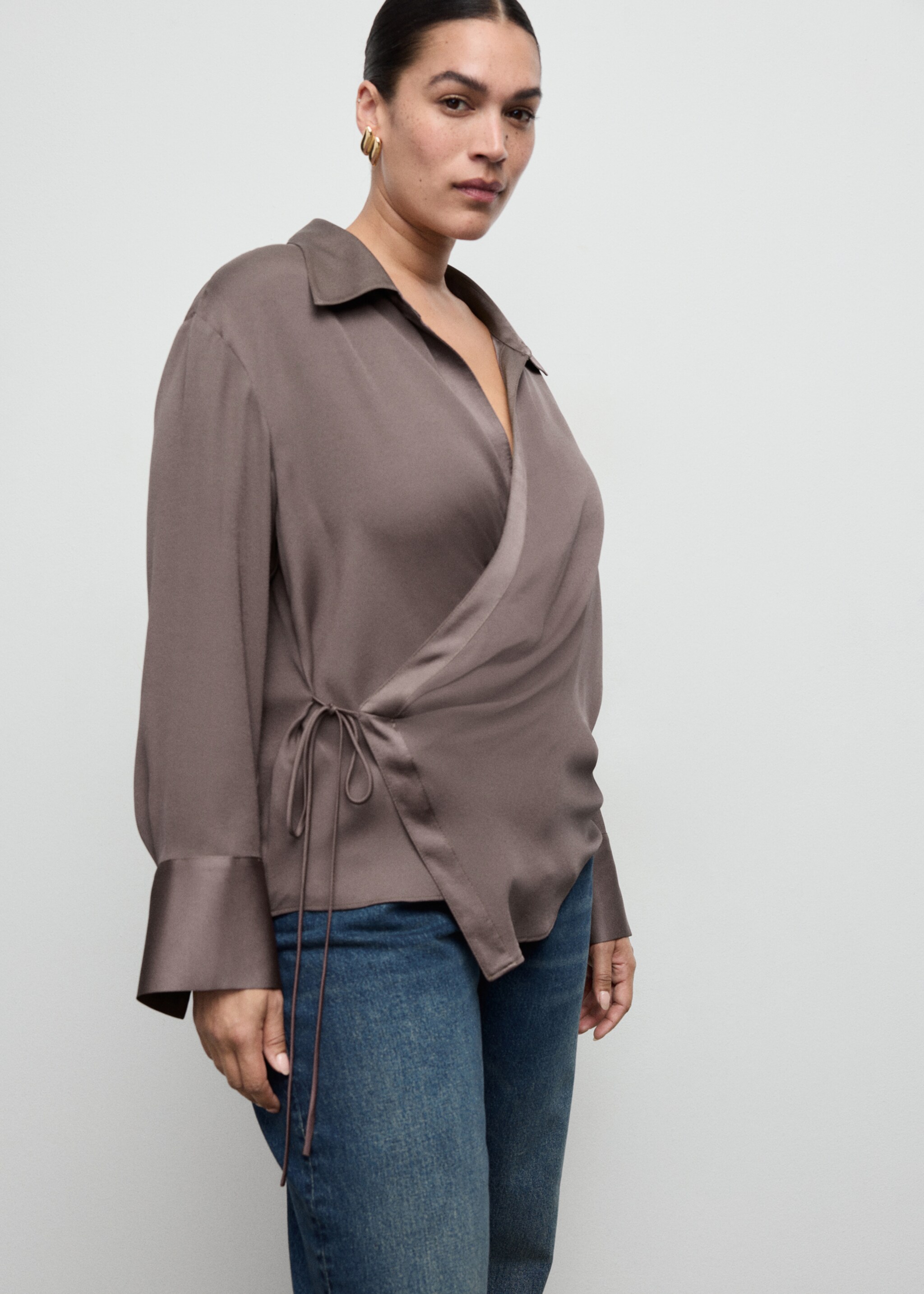 Cross-over satin blouse - Details of the article 5, Medium Brown. Ref: 17049105-00.