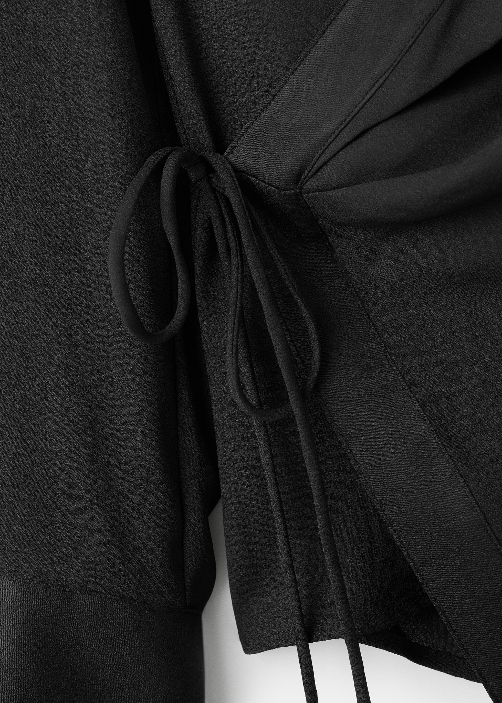Camisa satinada cruzada - Detalle del artículo 0, Negro. Ref: 17049105-00.
