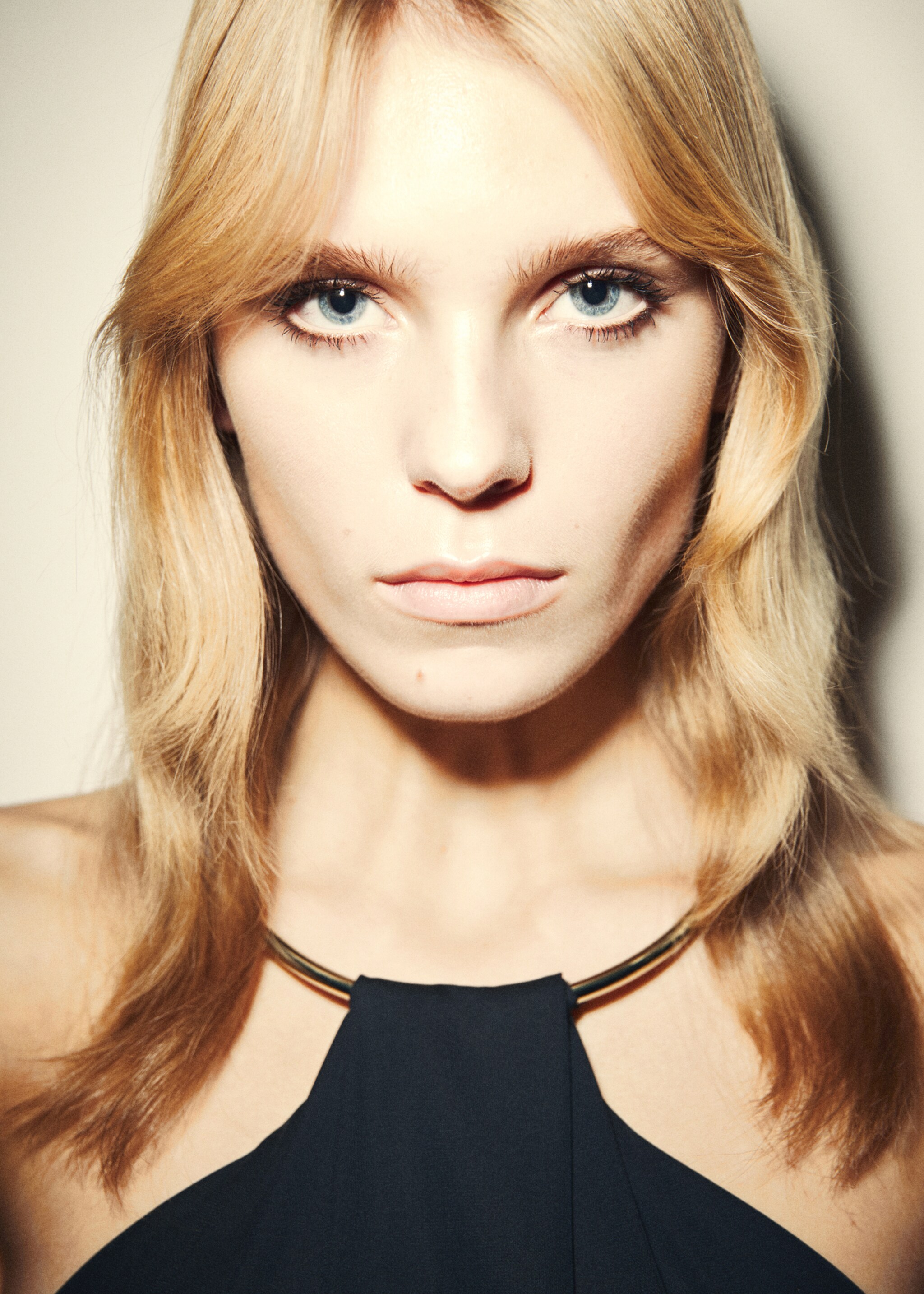 Choker neck dress - Details of the article 1, Navy. Ref: 17049114-00.