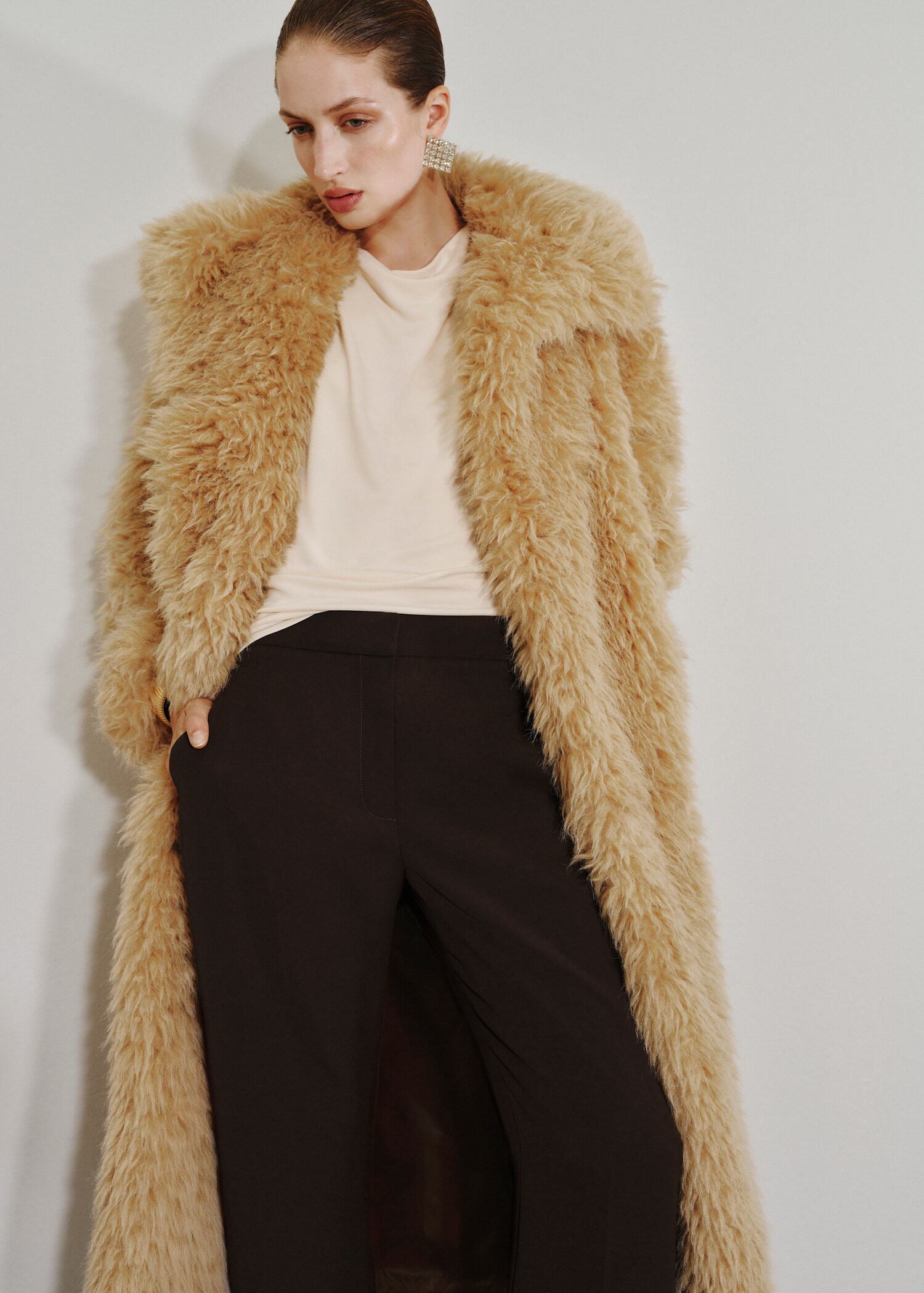 Side slit flowy trousers - Details of the article 1