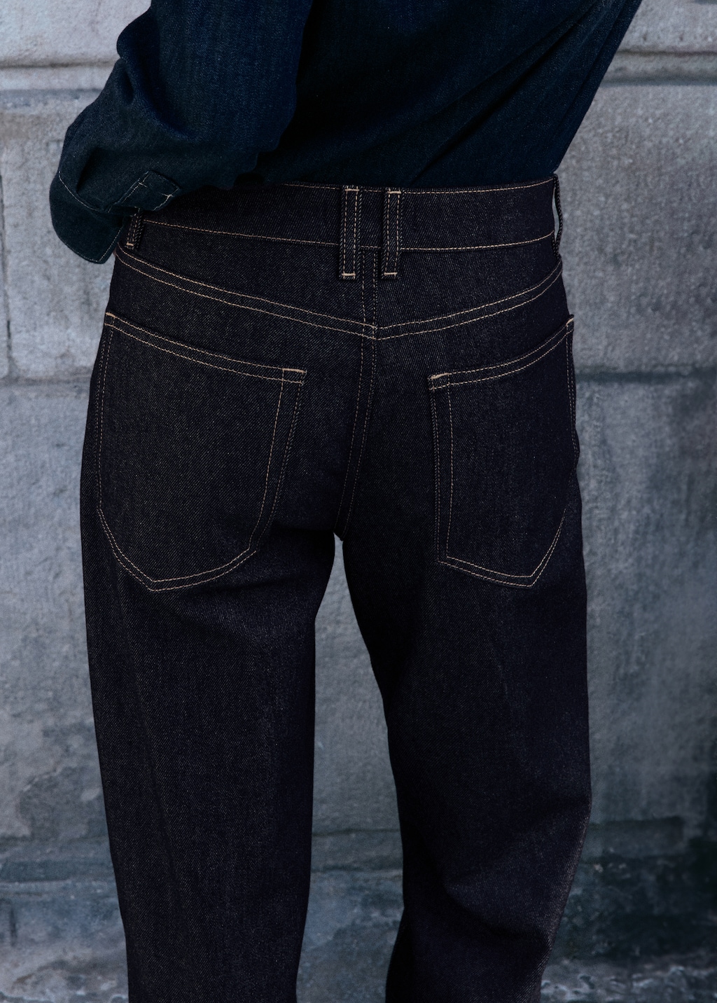 Turned-up straight jeans