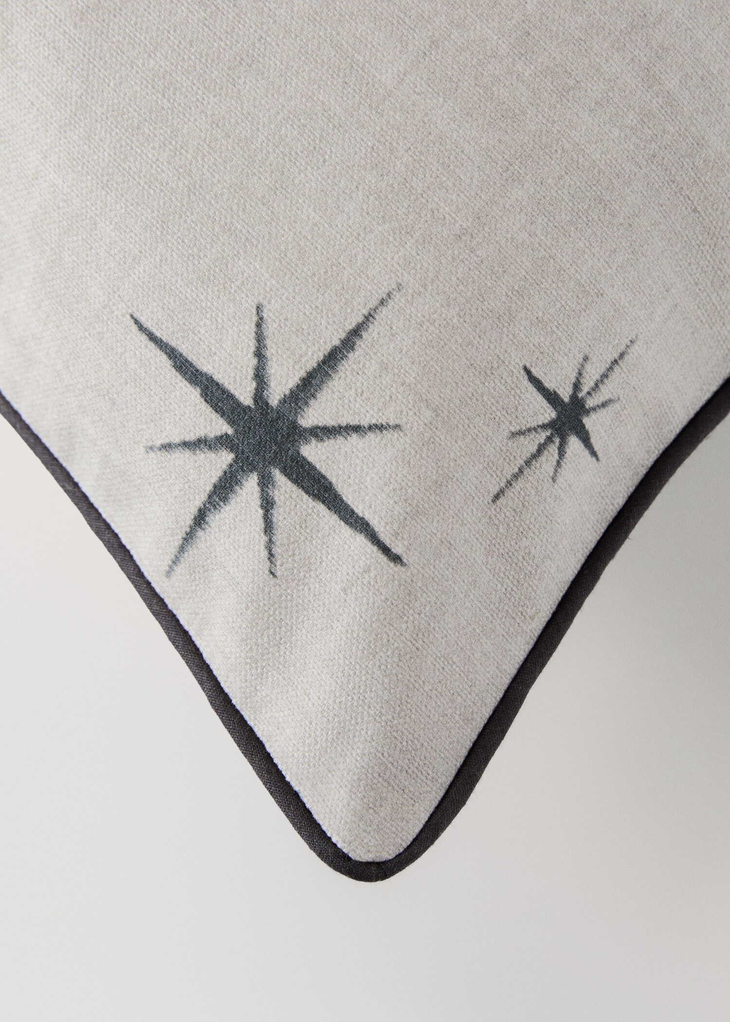 Cotton cushion cover with star print and piped edges 50x50 cm - Details of the article 1