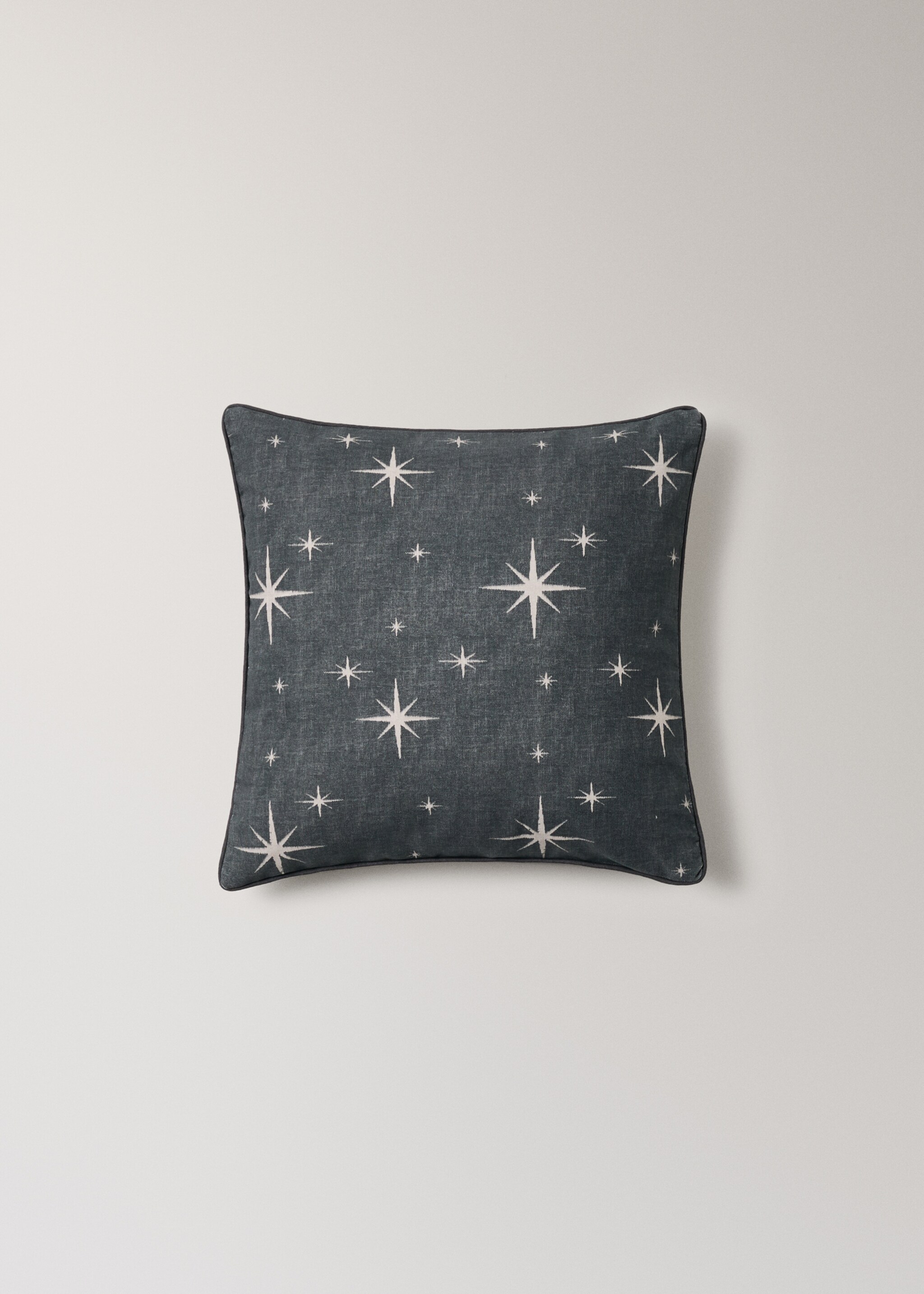 Cotton cushion cover with star print and piped edges 50x50 cm - Details of the article 4, Grey. Ref: 17049122-00.