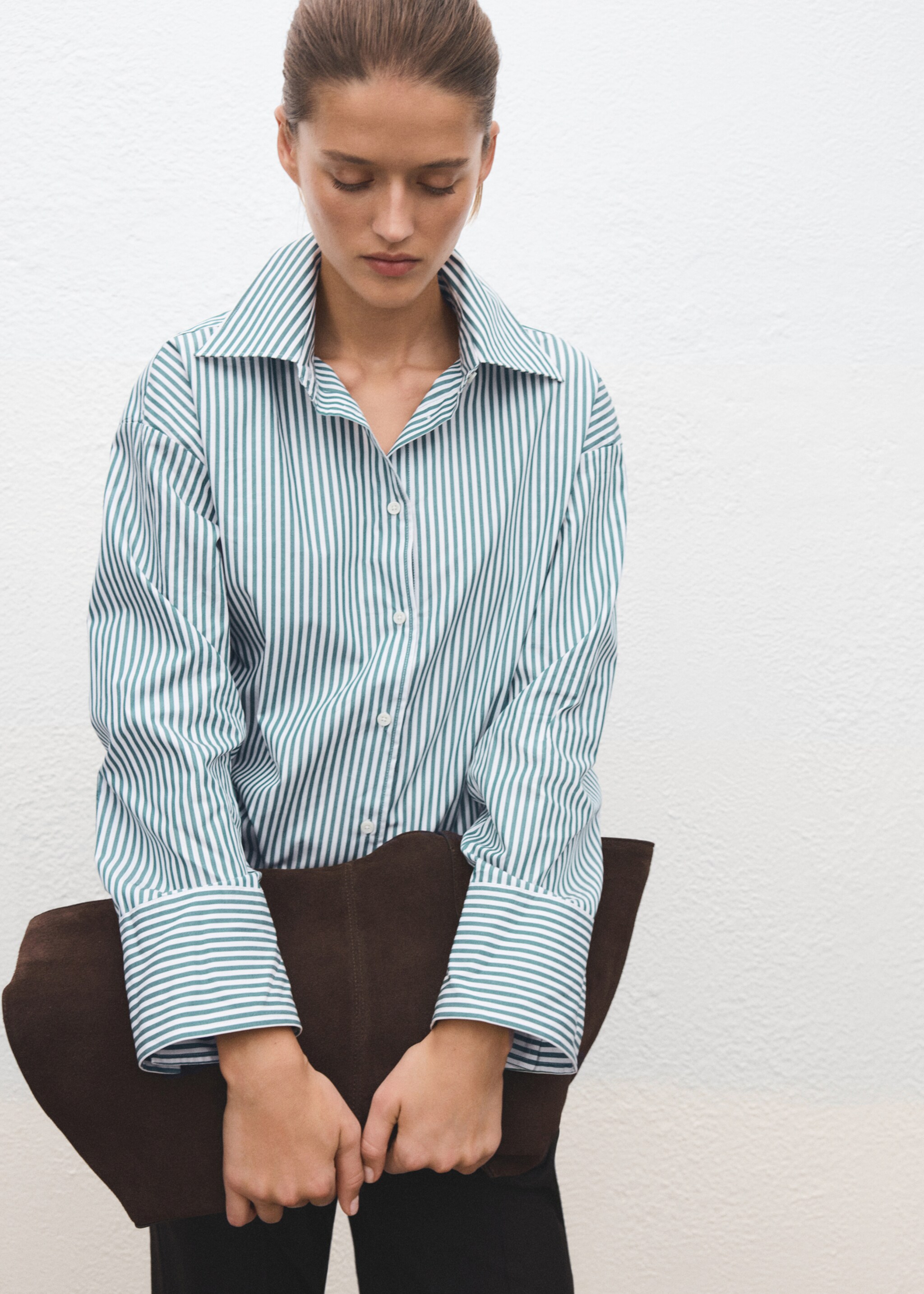 Oversize striped shirt - Details of the article 6, Green. Ref: 17049213-00.