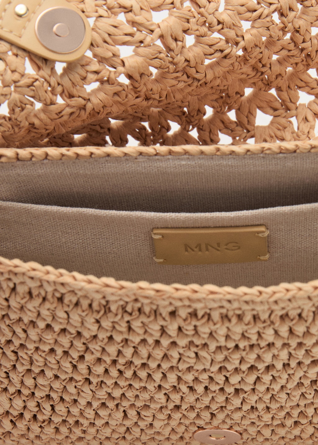 Natural fiber shoulder bag with studs
