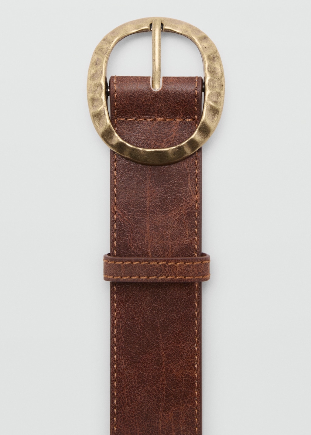 Textured belt with round buckle