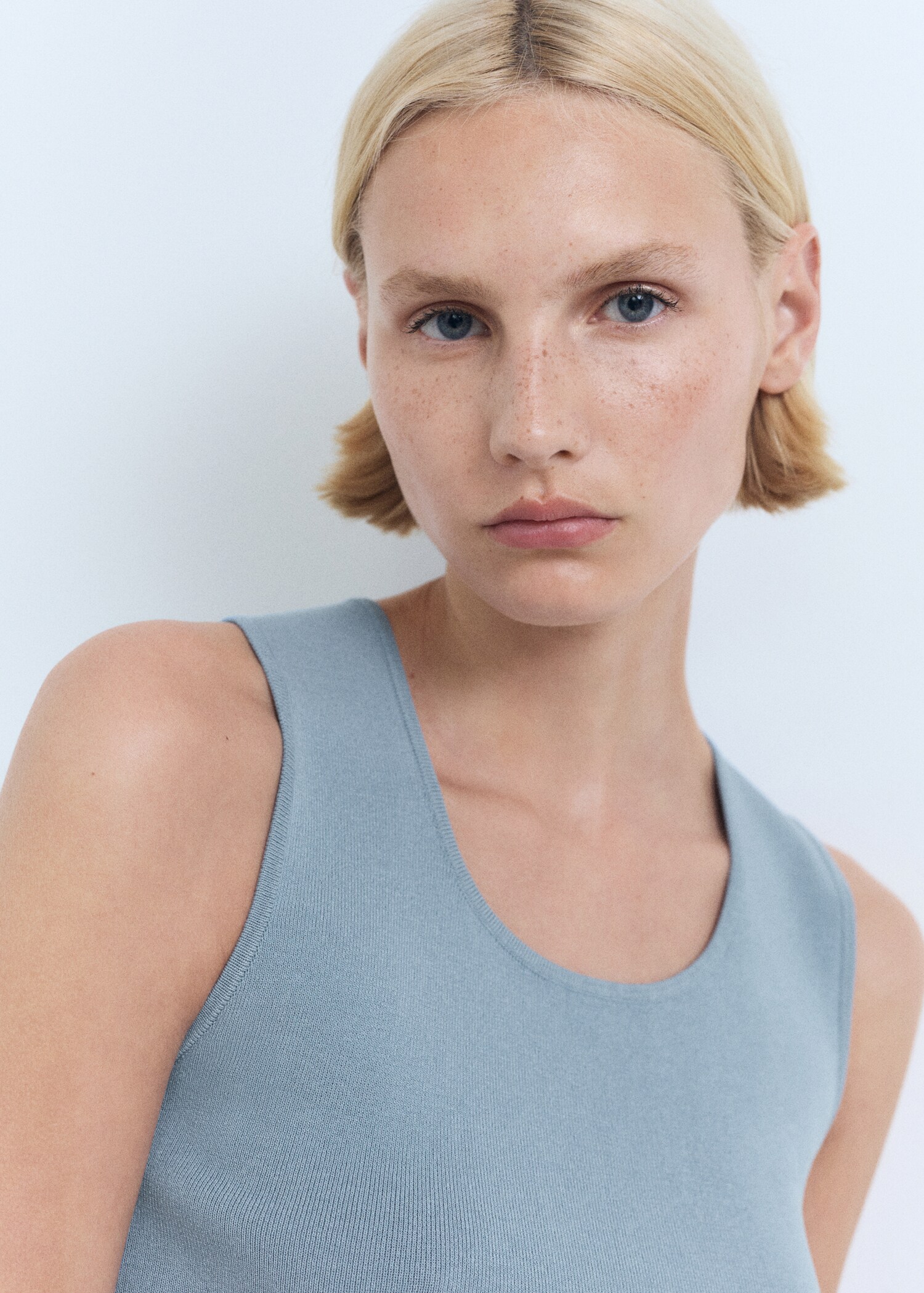 Low-cut knitted crop top - Details of the article 1