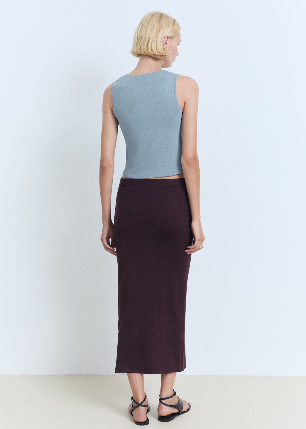 Low-cut knitted crop top