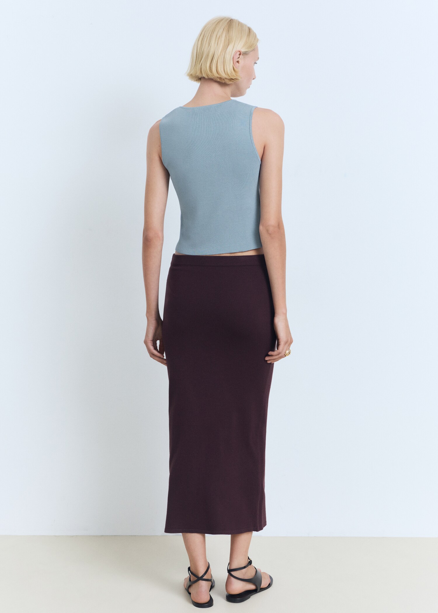 Low-cut knitted crop top - Reverse of the article