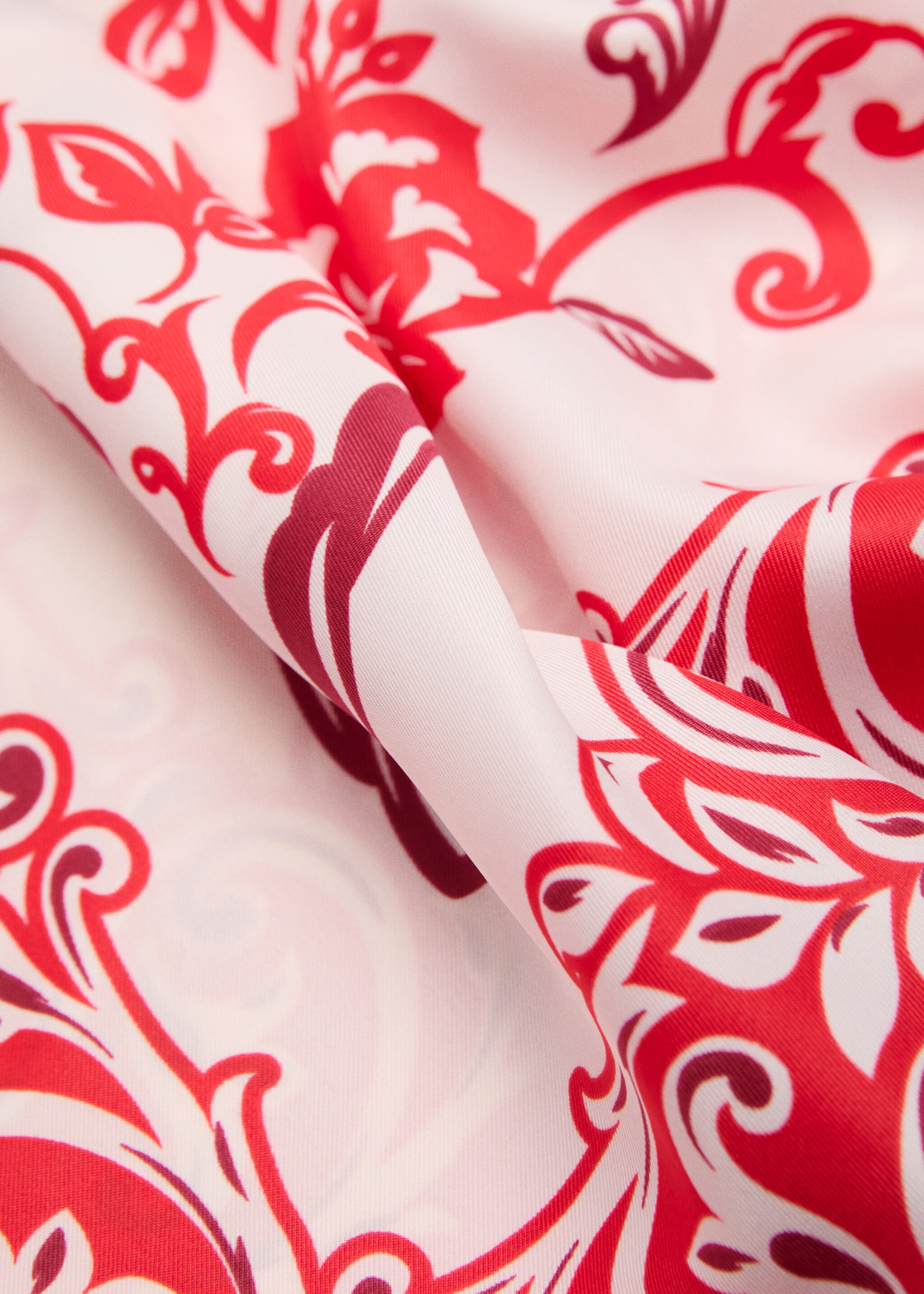 Tuch mit Blumenprint - Mittlere Ansicht