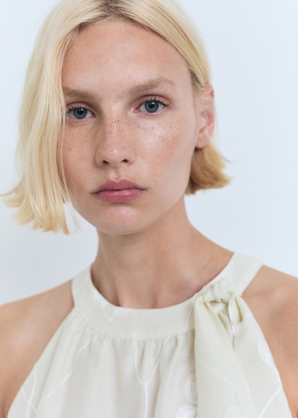 Halter-neck top with knot detail