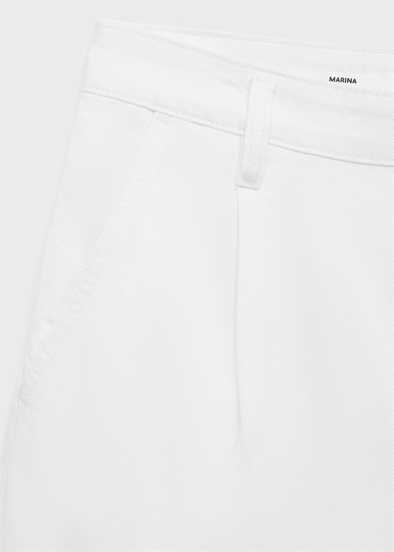 Denim-Bermudas mit mittlerer Bundhöhe und Abnähern - Detail des Artikels 0