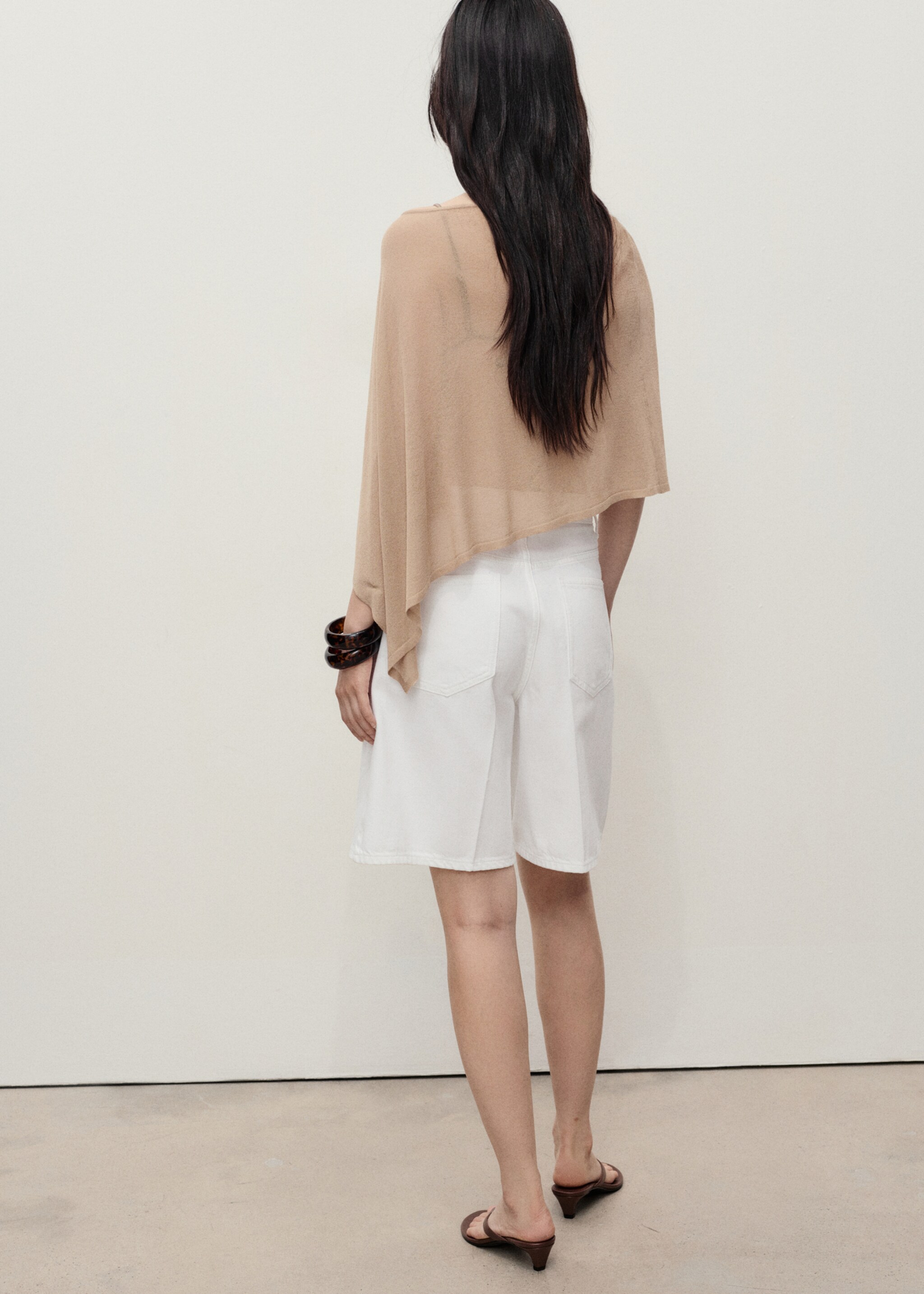 High-waist straight-fit denim shorts - Reverse of the article