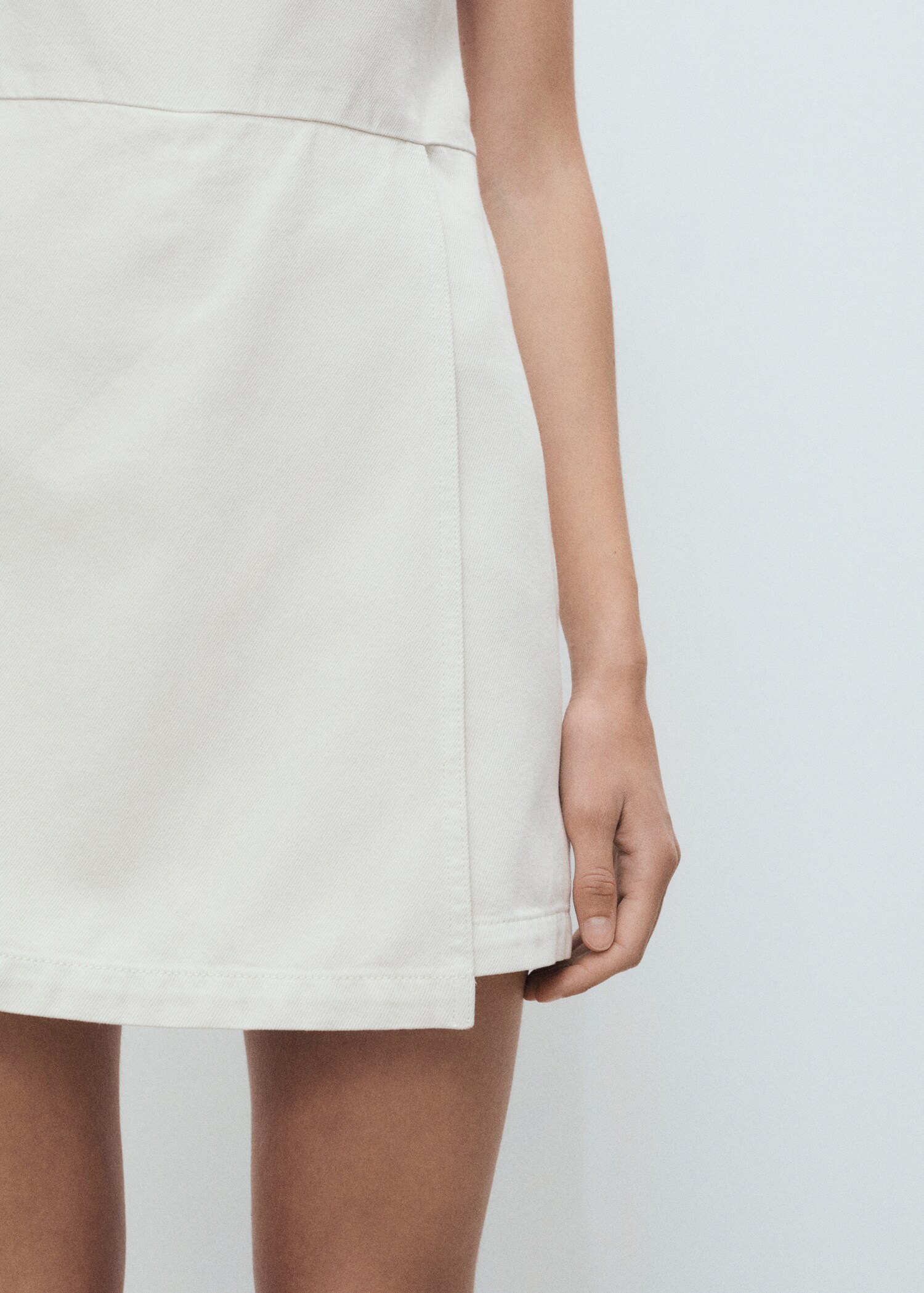 Short denim pinafore - Details of the article 6