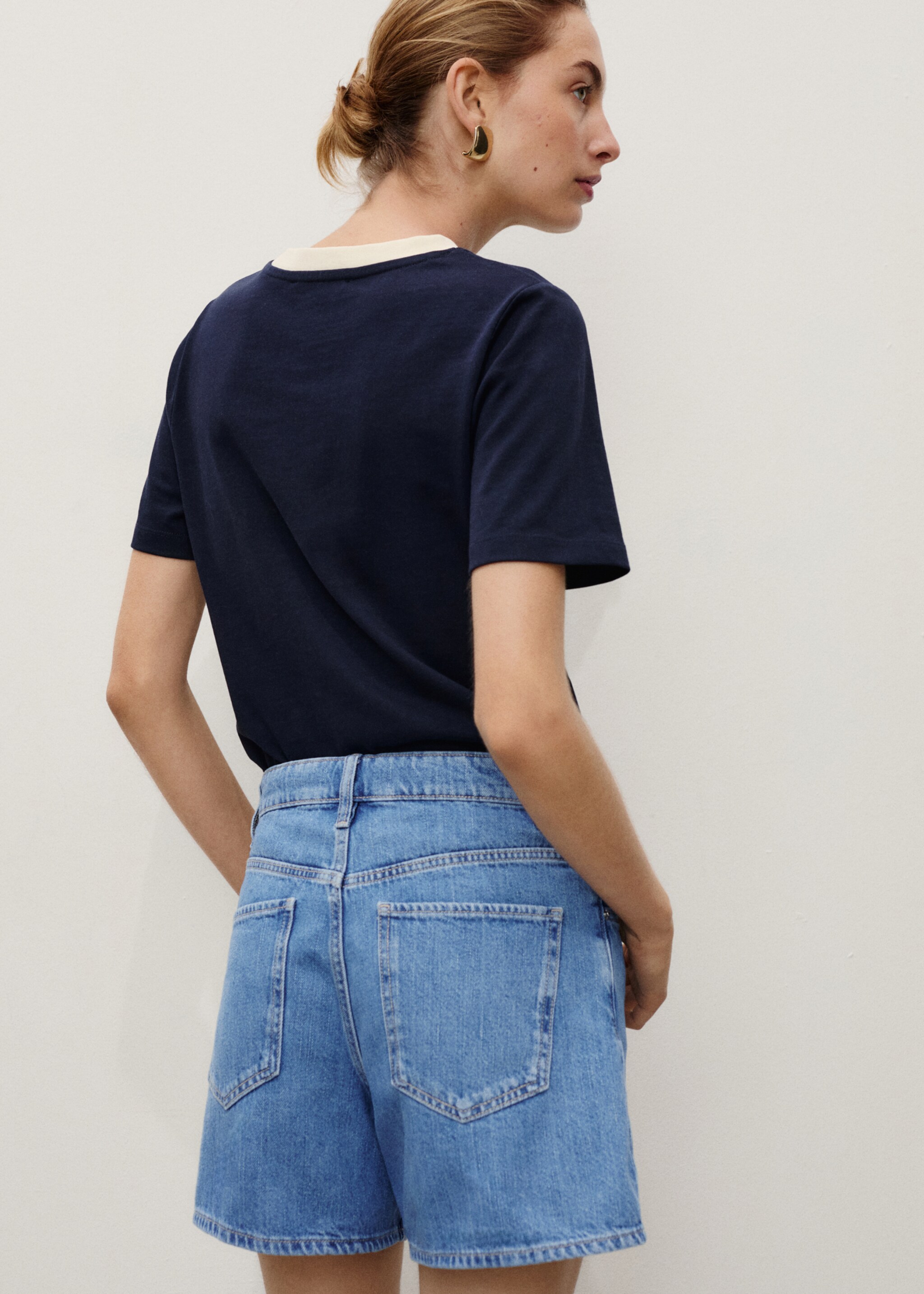 Gerade Denim-Shorts mit hohem Bund - Rückseite des Artikels