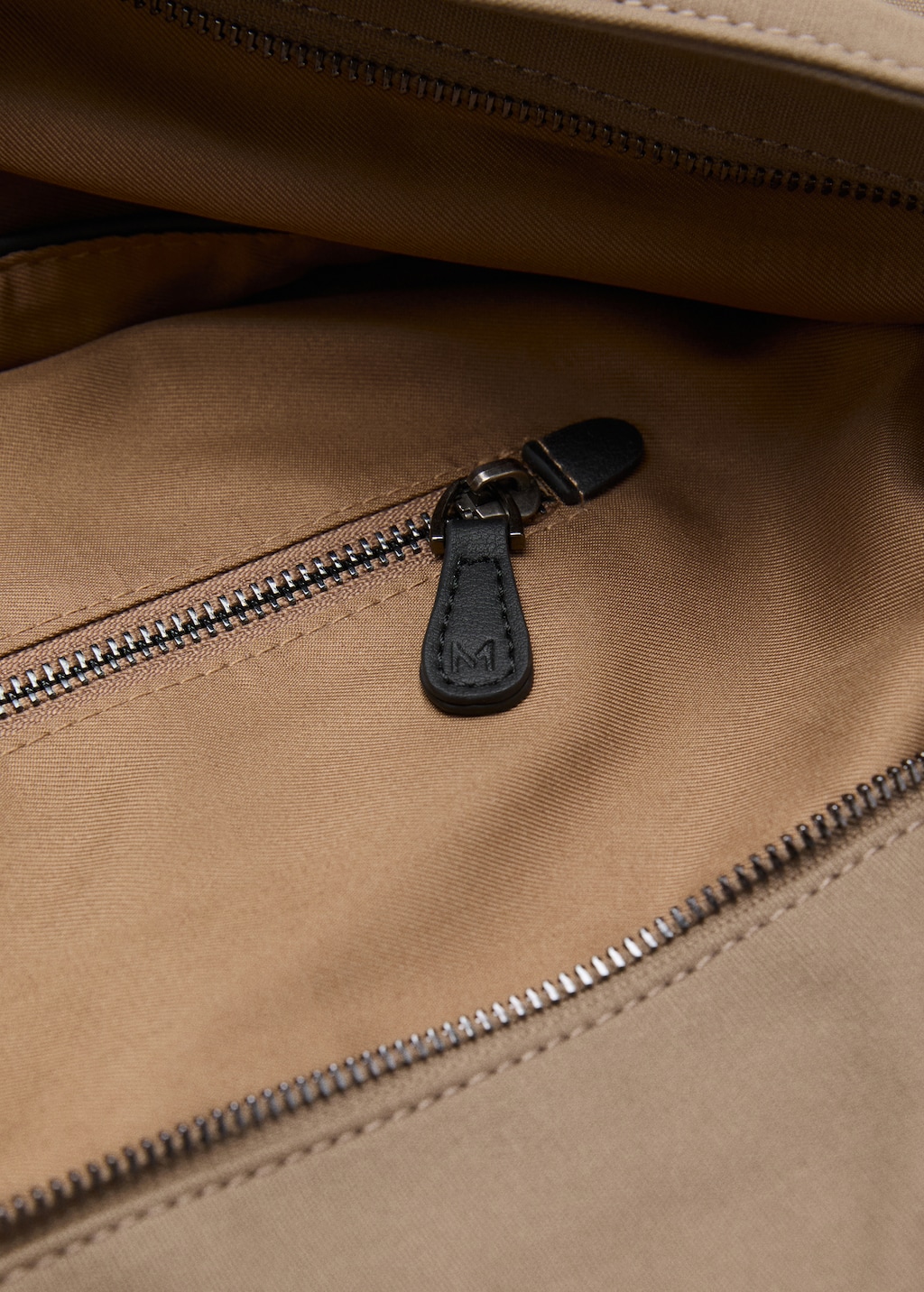 Shopper bag with adjustable handle