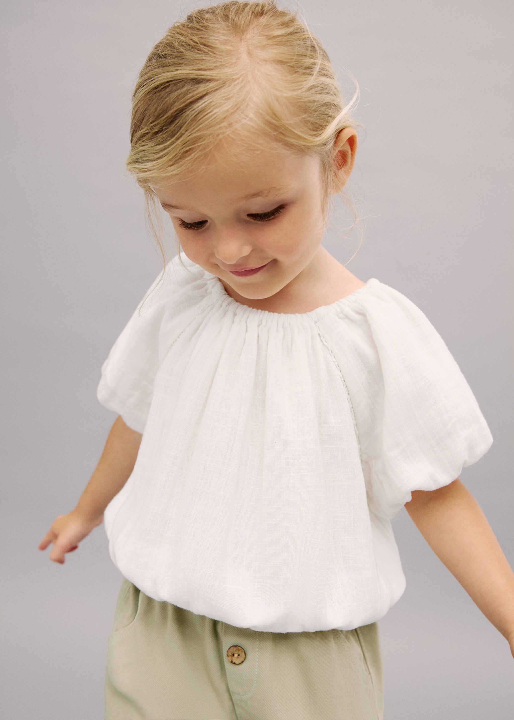 Puff sleeves blouse - Details of the article 1