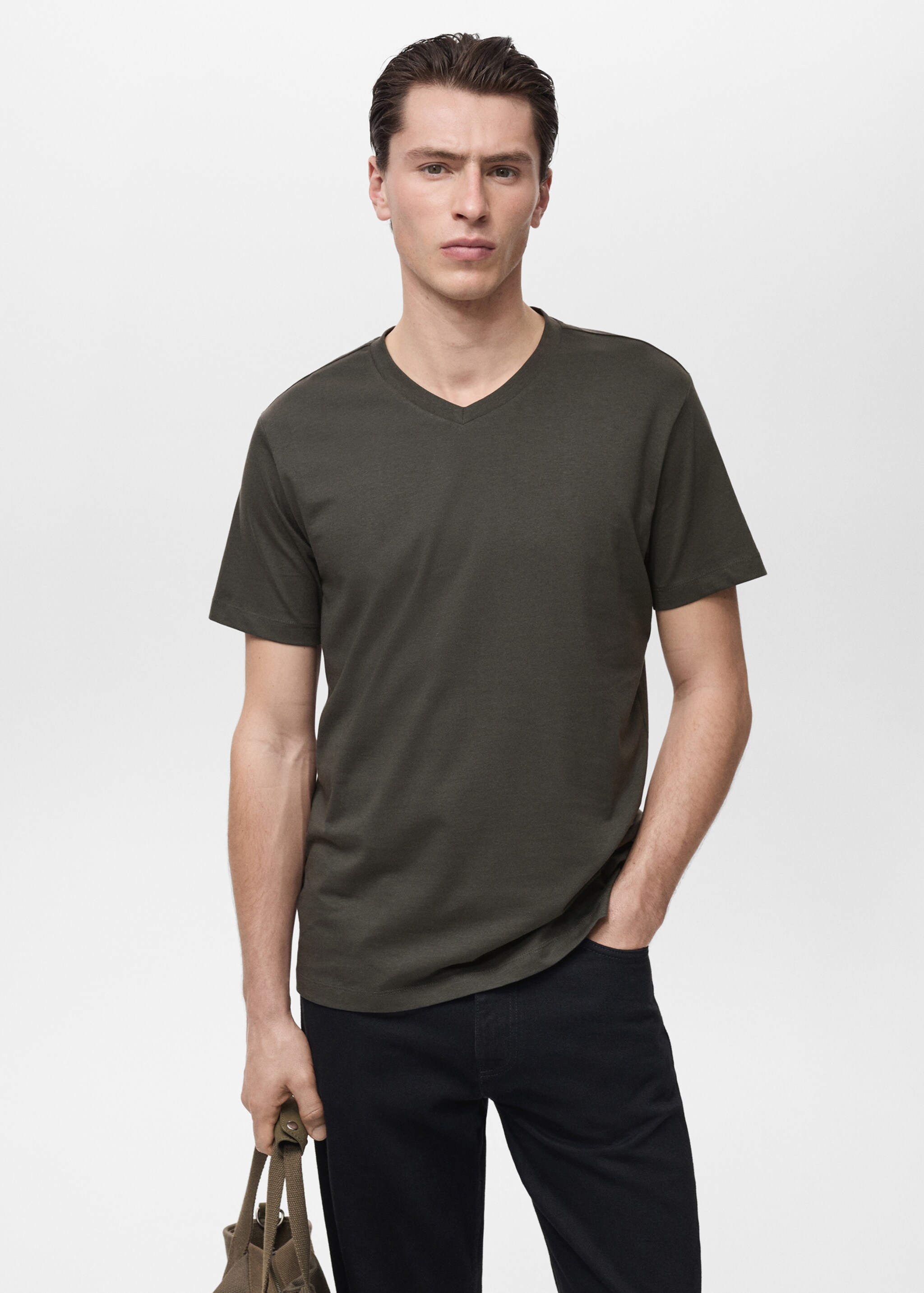 Camiseta cuello pico - Plano medio