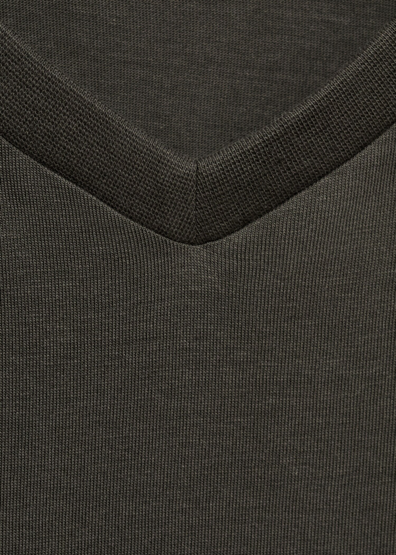 T-shirt col en V - Détail de l'article 8
