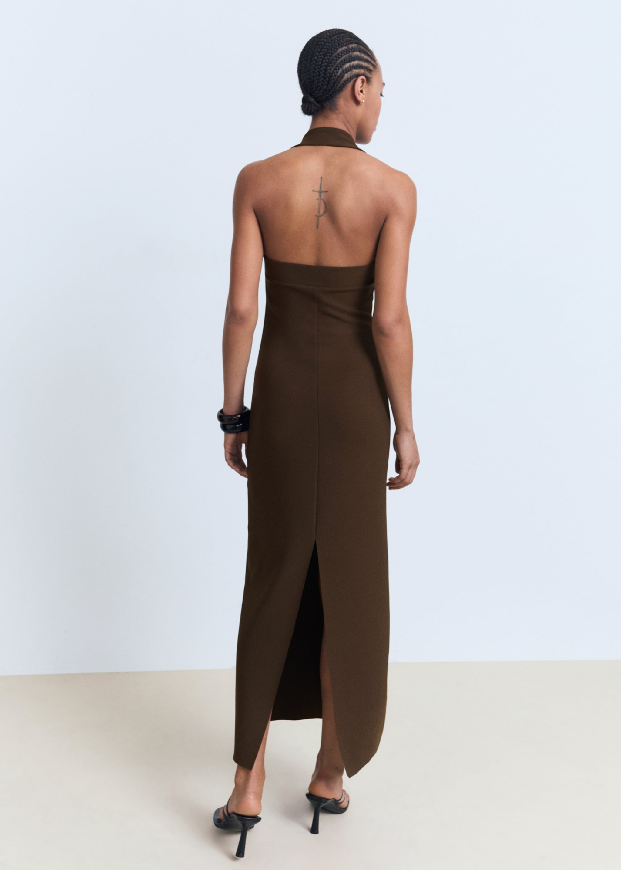 Long halter-neck dress - Reverse of the article