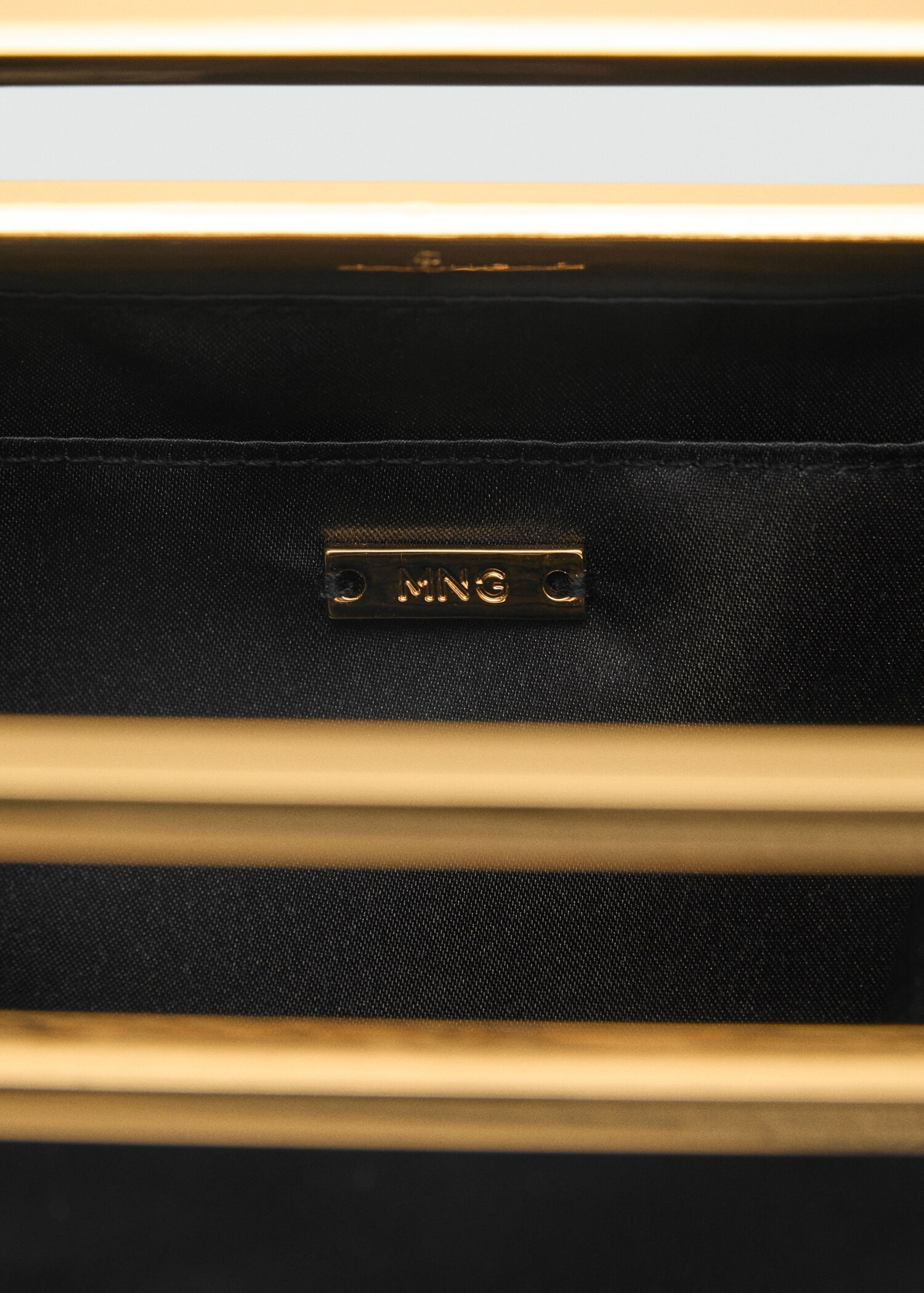 Handbag with metal handle - Details of the article 1