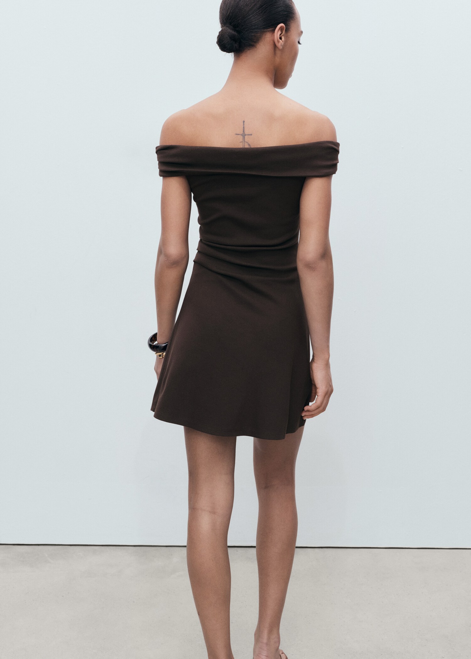Short strapless dress - Reverse of the article