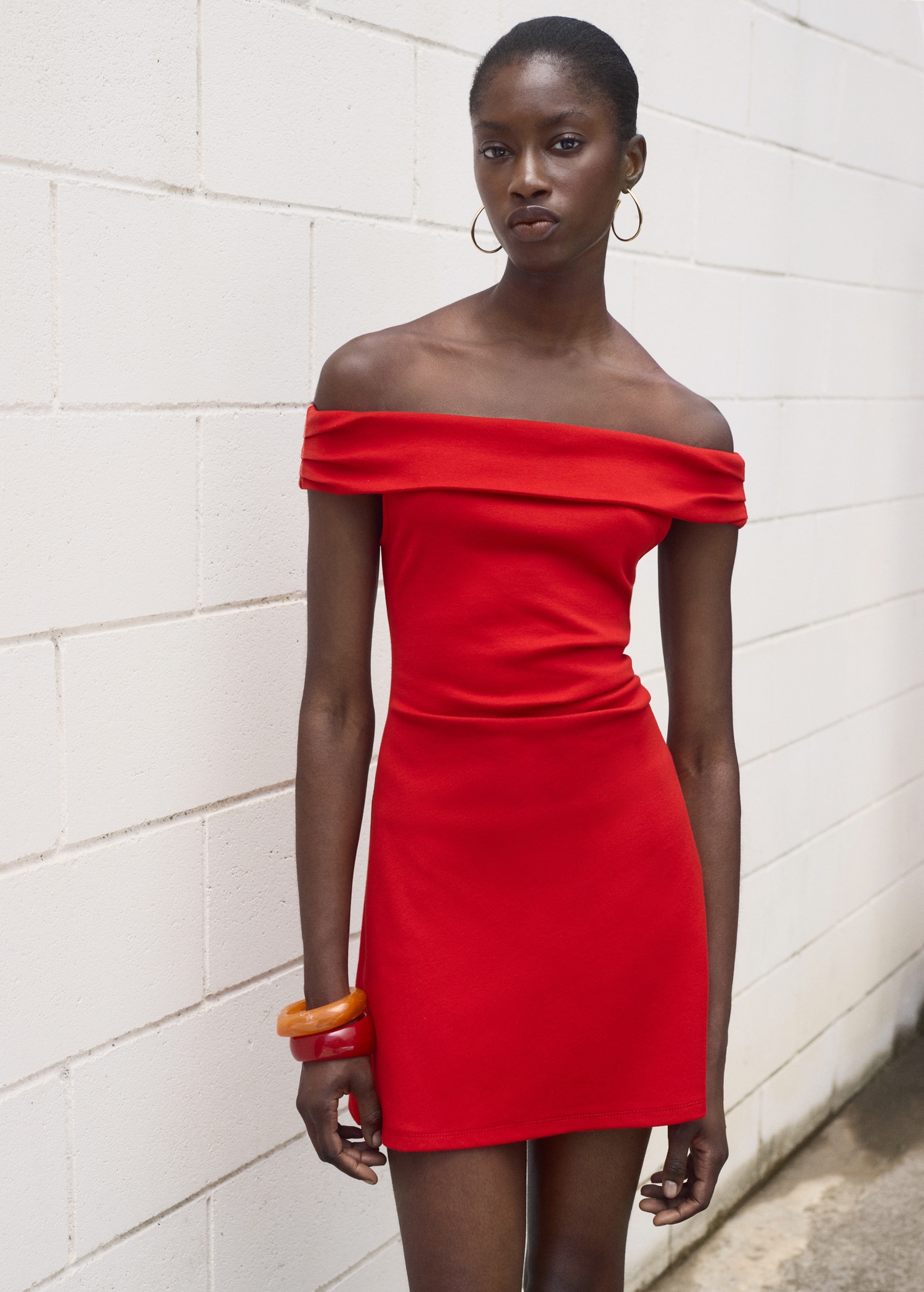 Mini Vestido Vestido Rojo Con Zapatillas Blancas Vestidos Blancos