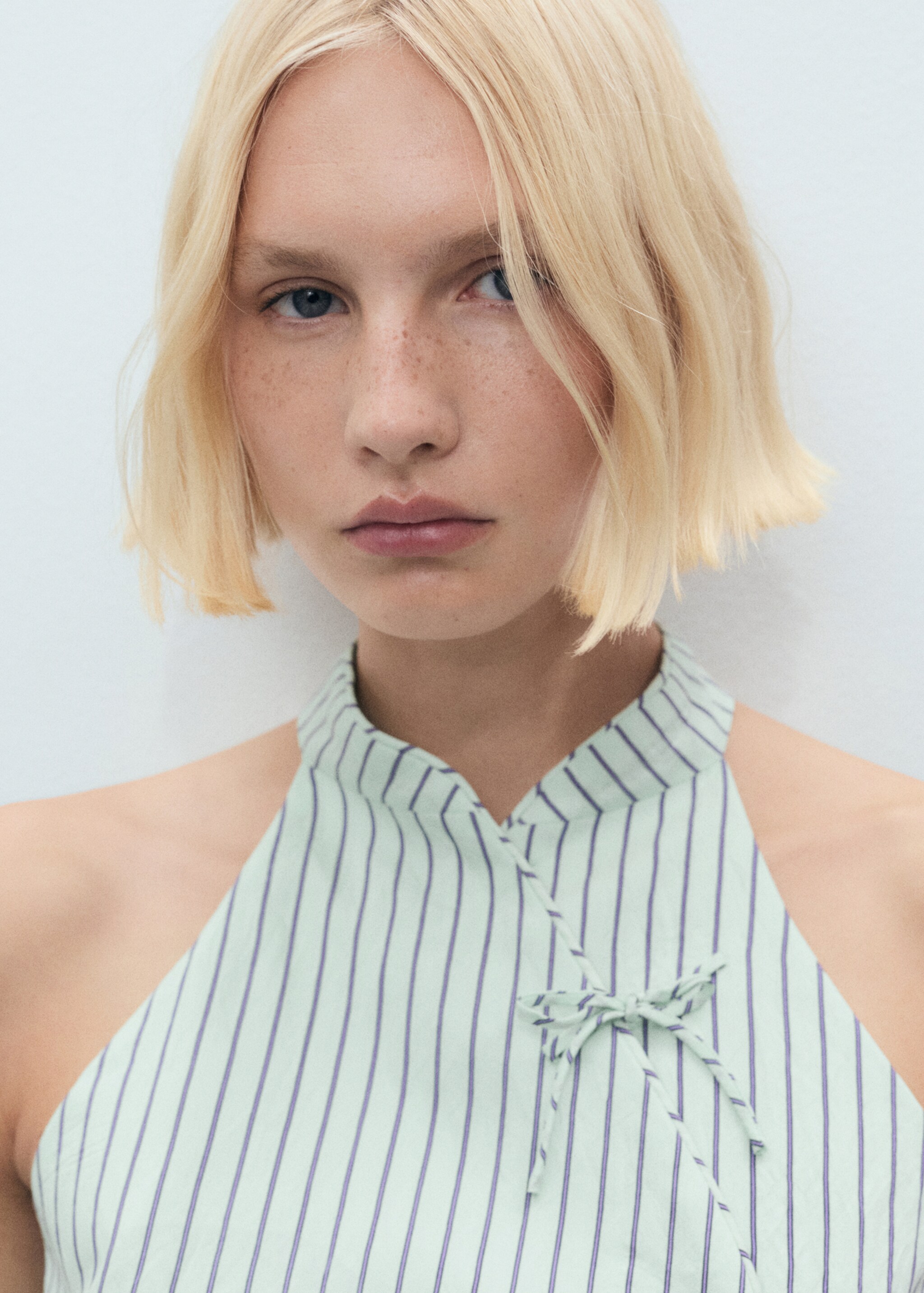 Striped top with a strap neckline and laces - Details of the article 1