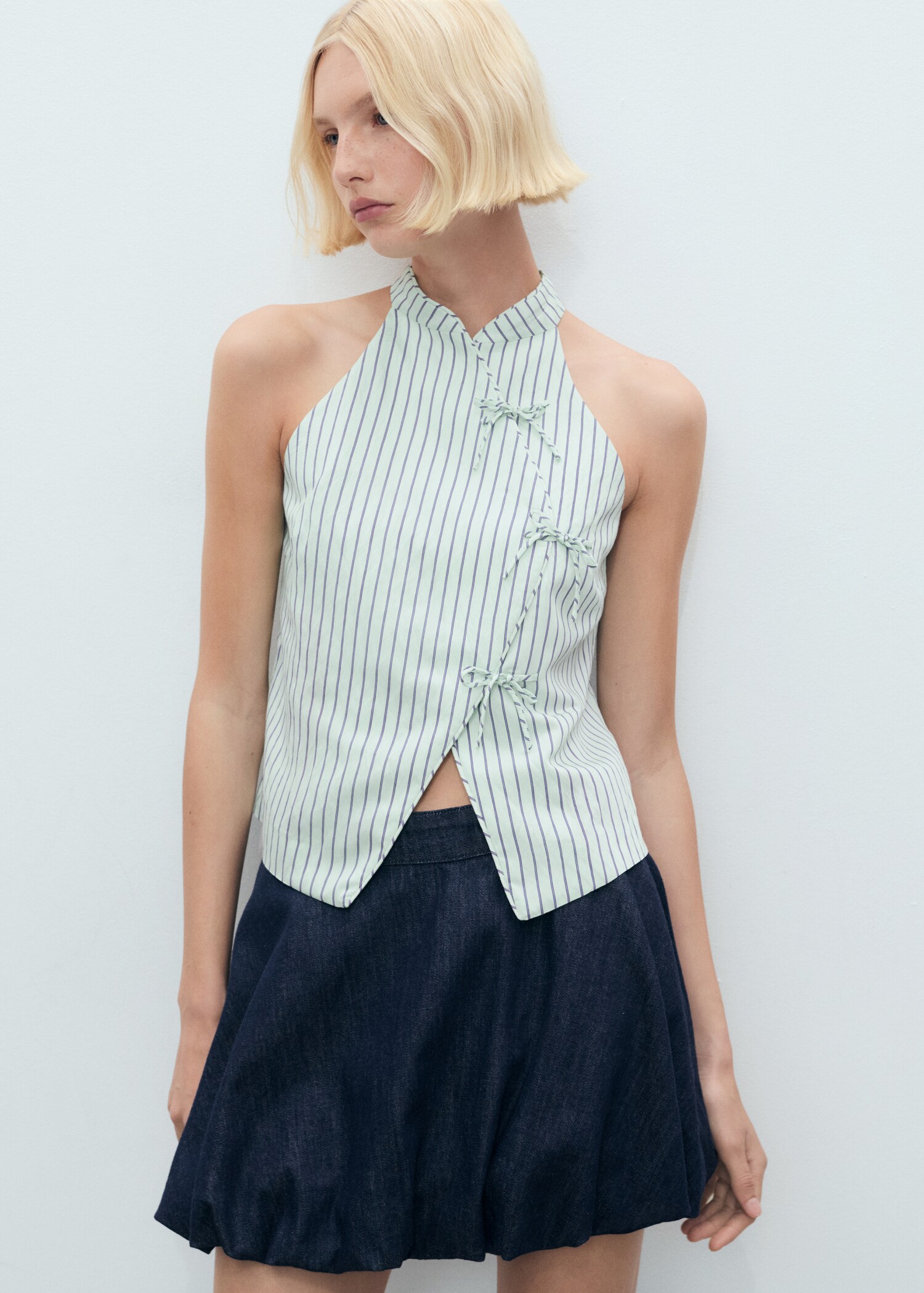 Striped top with a strap neckline and laces - Details of the article 2