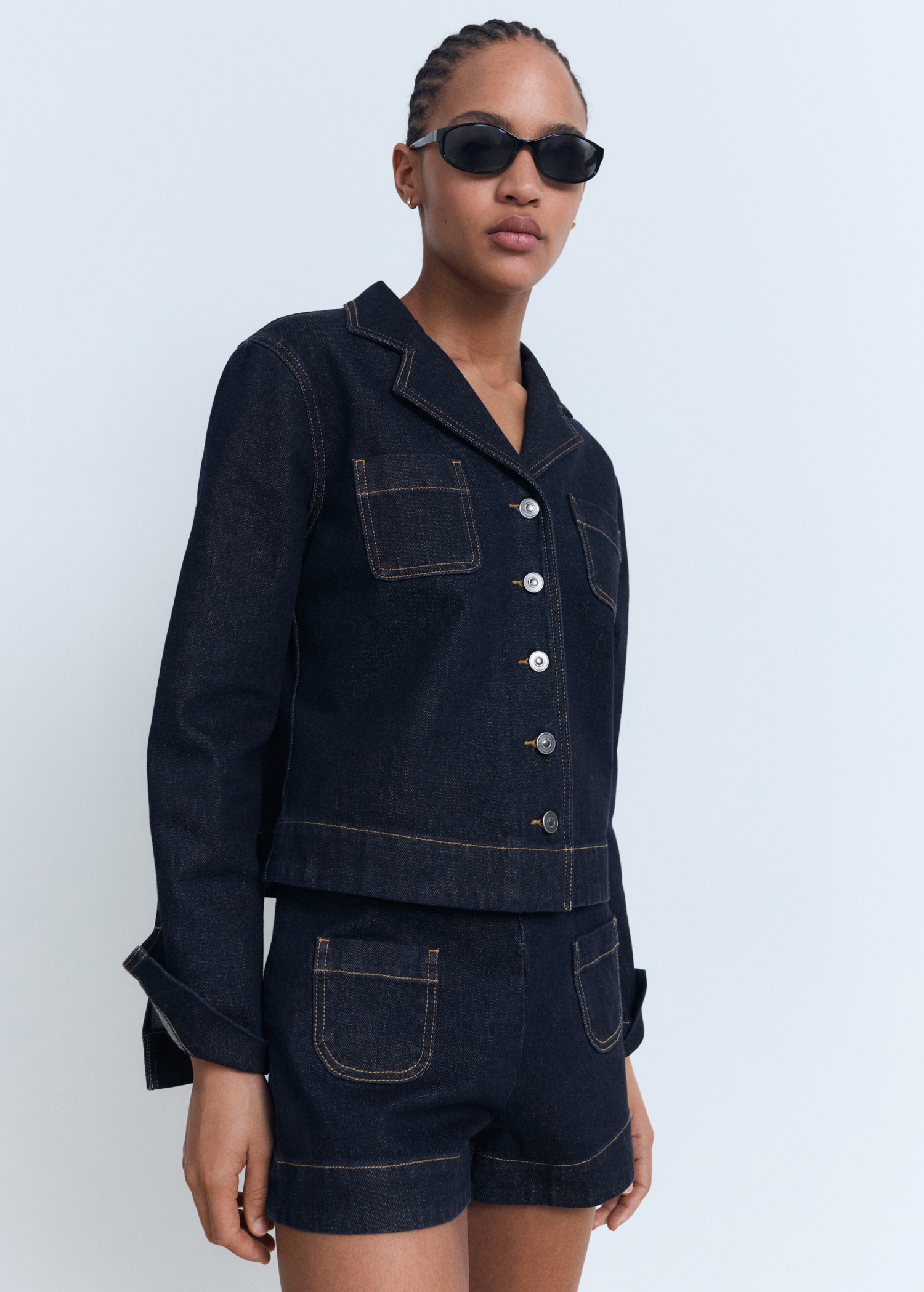 High-Waist Denim-Shorts mit Taschen - Mittlere Ansicht