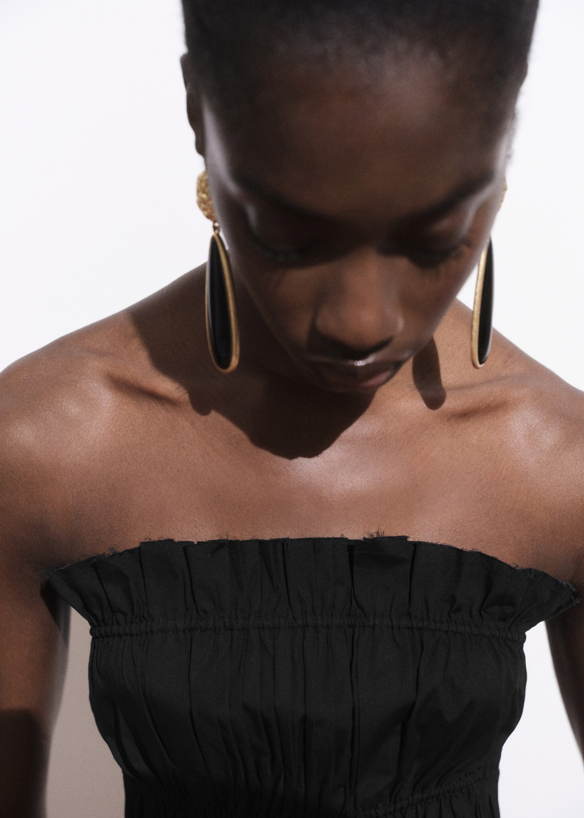 Ruched strapless top - Details of the article 1, Black. Ref: 17051269-00.