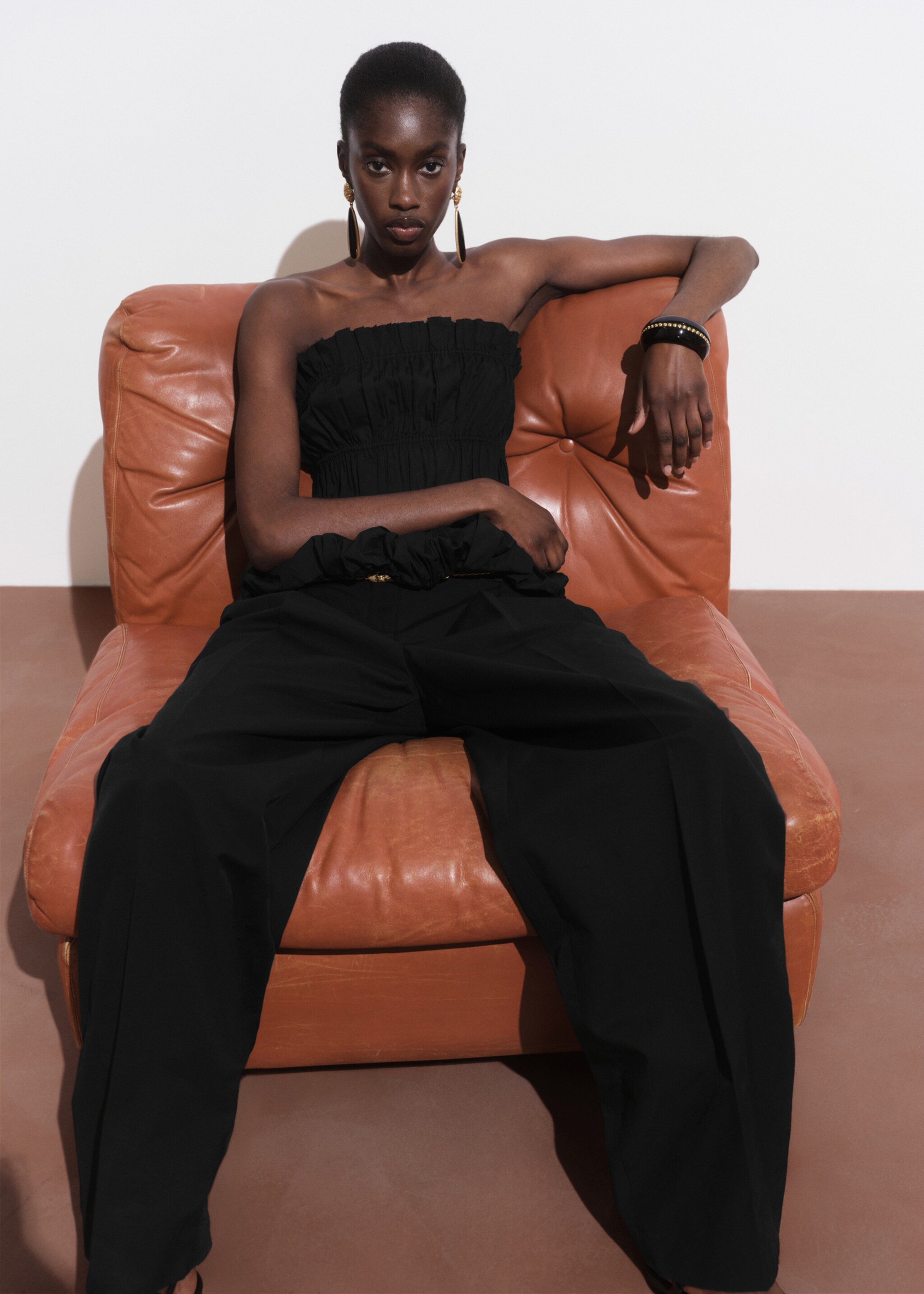 Ruched strapless top - Details of the article 2, Black. Ref: 17051269-00.
