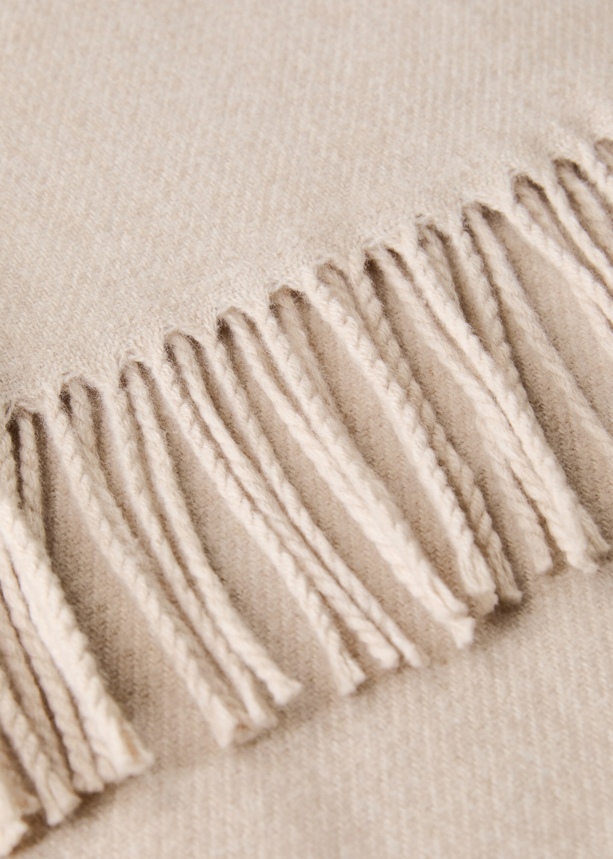 Fringed wool blend blanket - Детальніше про товар 1, Пісочний. Ref: 17051271-00.