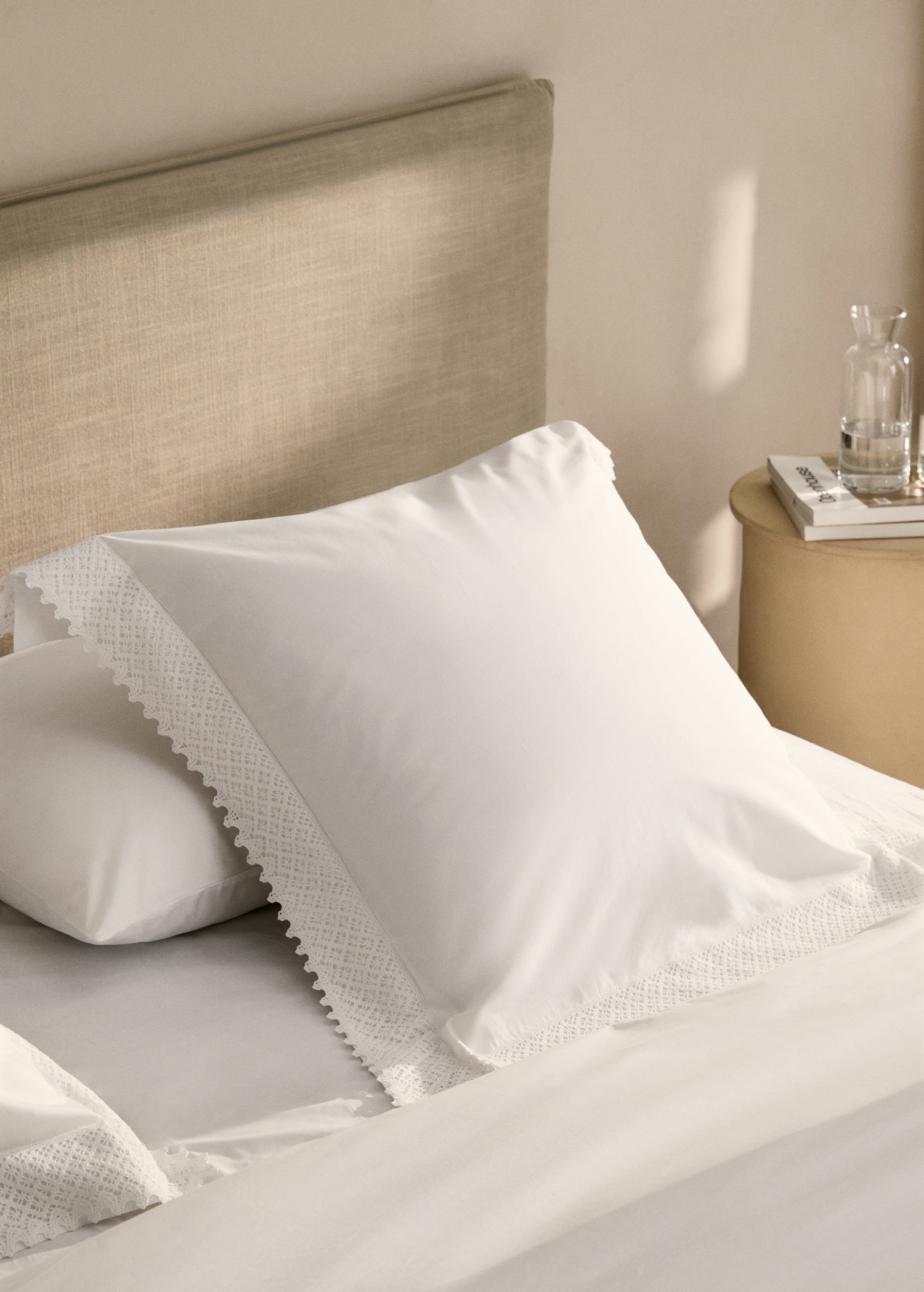 Duvet cover with lace detail for a 135/140 cm bed - Details of the article 8