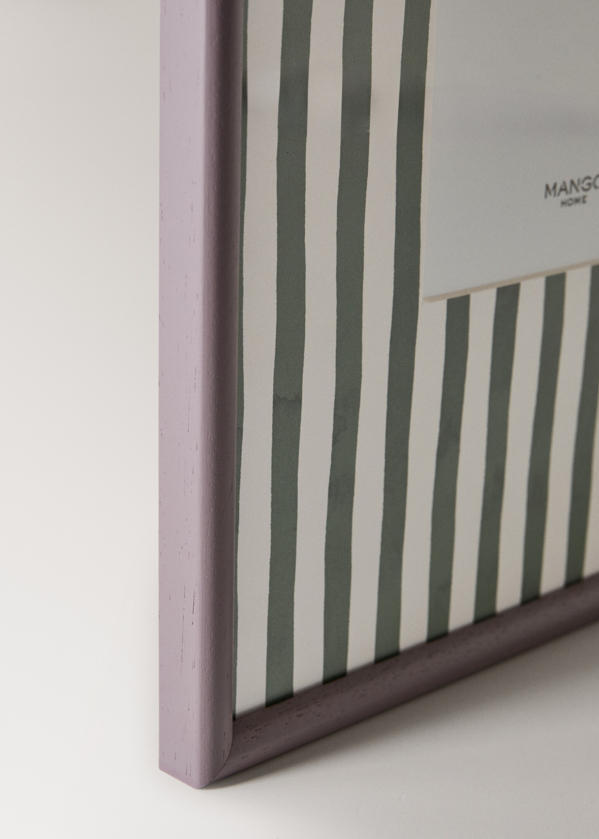 Medium wood frame with lines - Details of the article 1, Plum. Ref: 17051281-00.