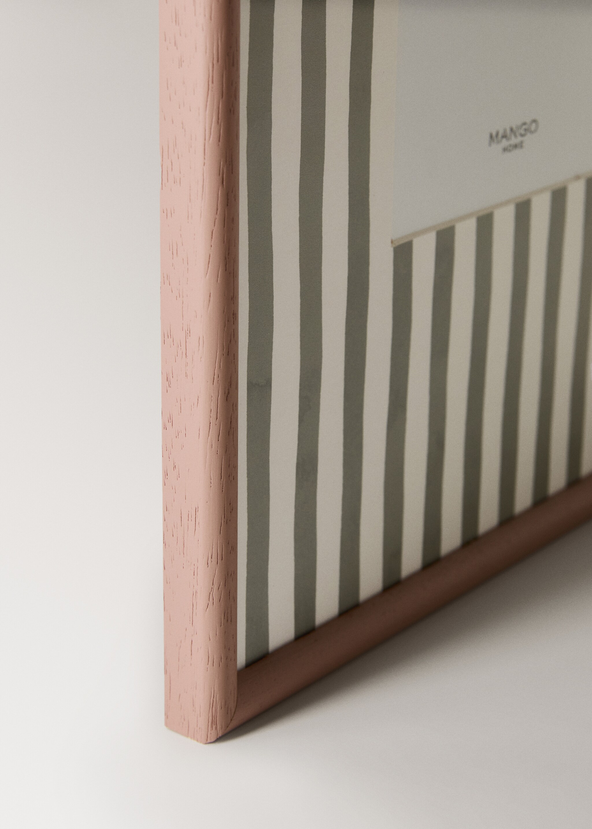 Medium wood frame with lines - Details of the article 1, Pastel Pink. Ref: 17051281-00.